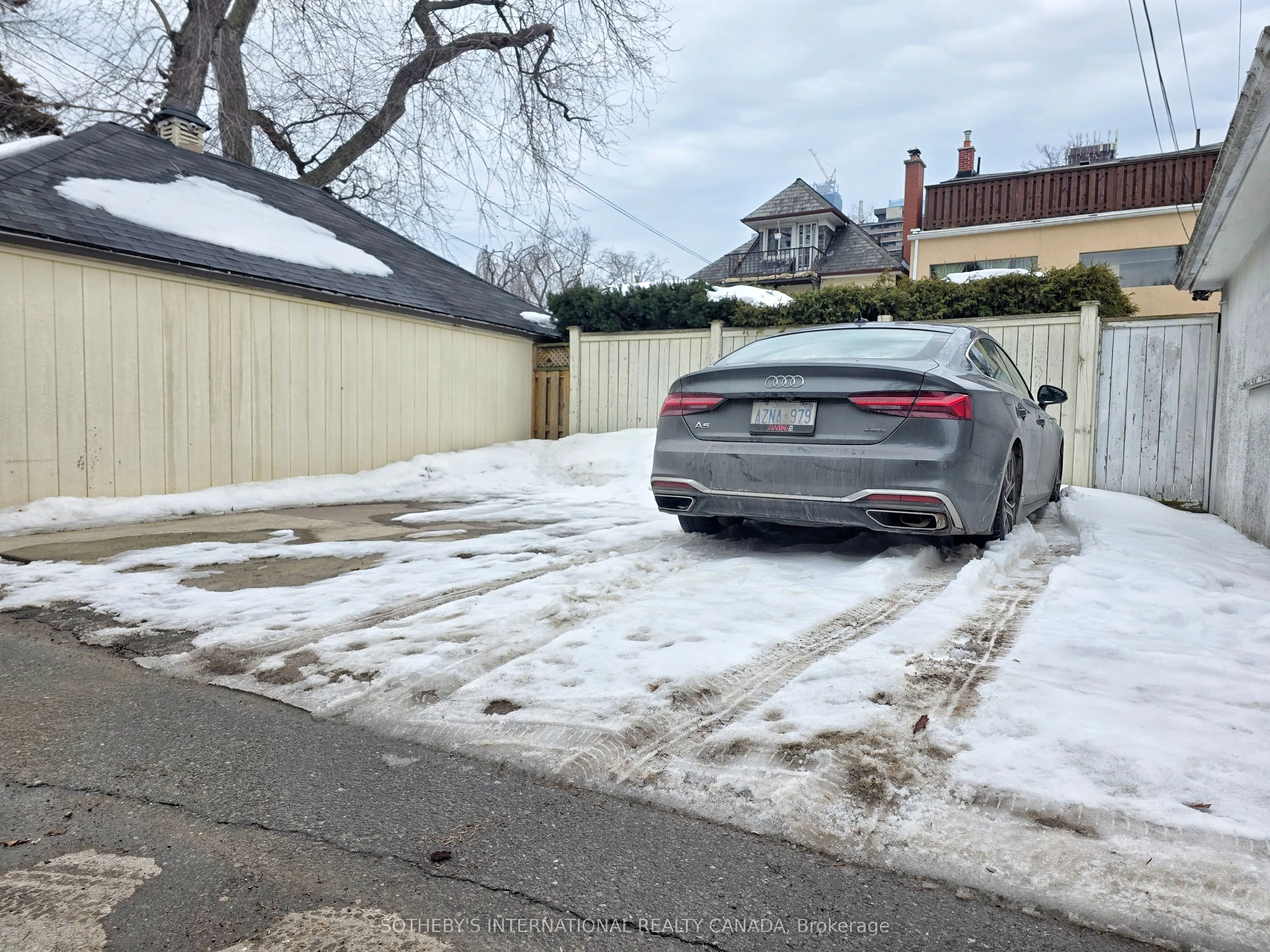 122 MacPherson Avenue