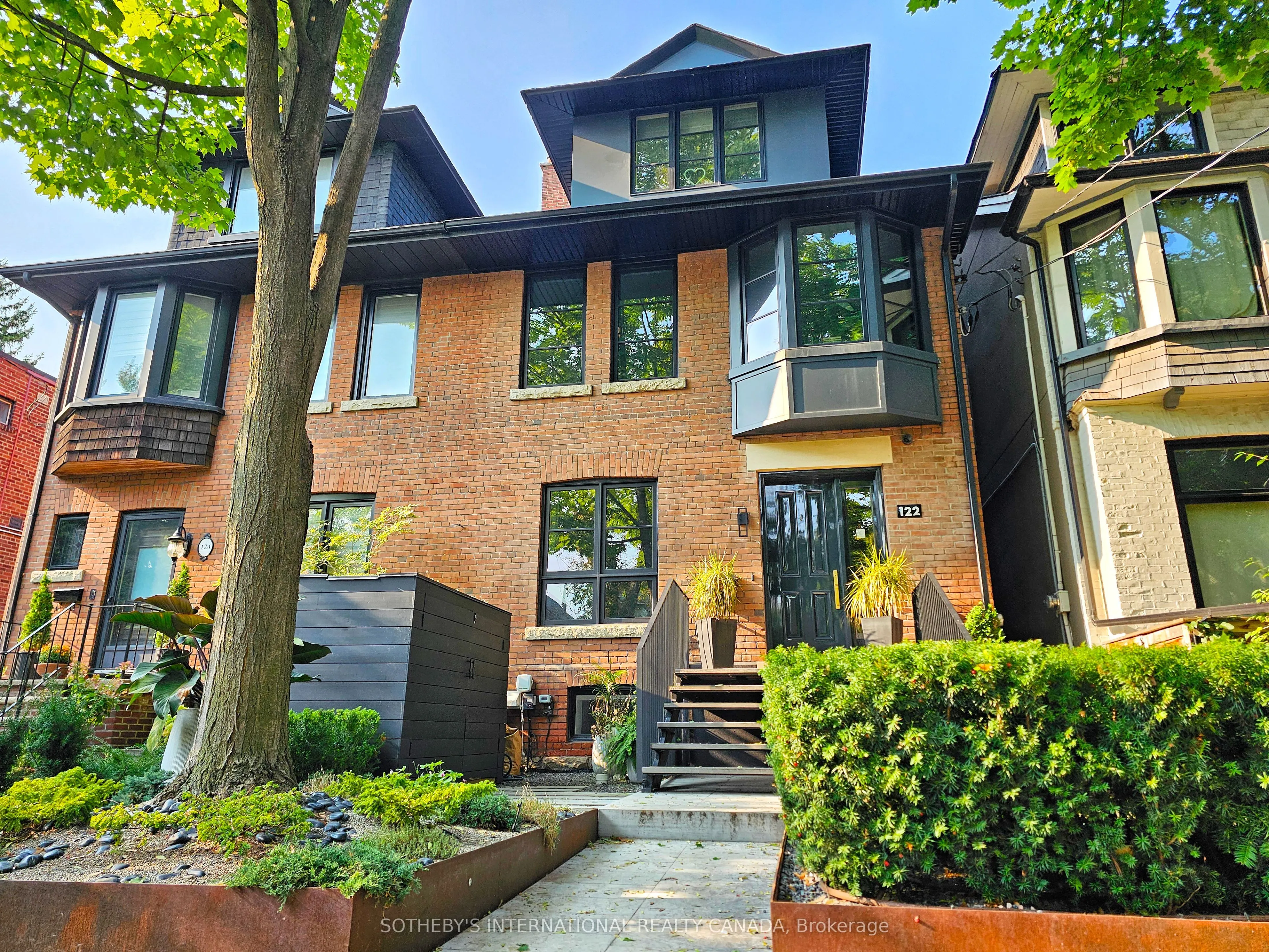 122 MacPherson Avenue
