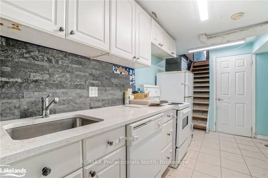 214 Gerrard Street E