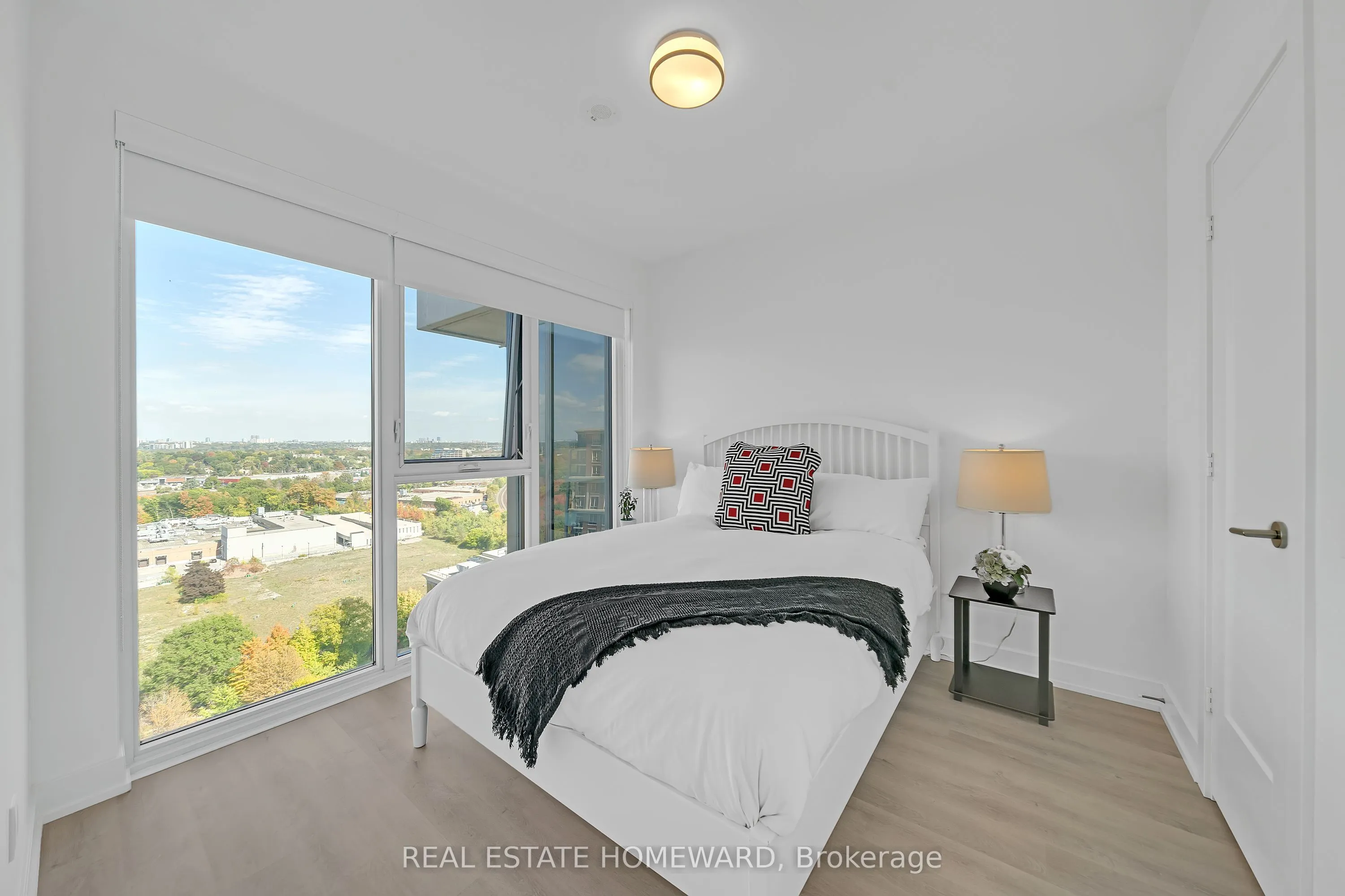 20 Inn On The Park Drive #2039