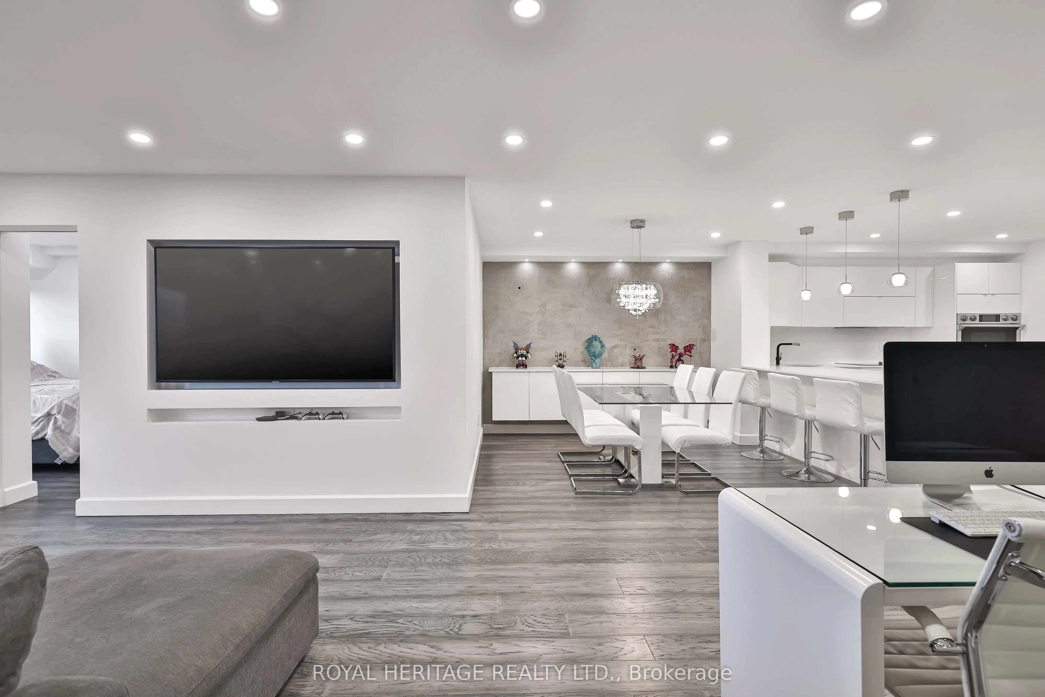 10 Torresdale Avenue #801
