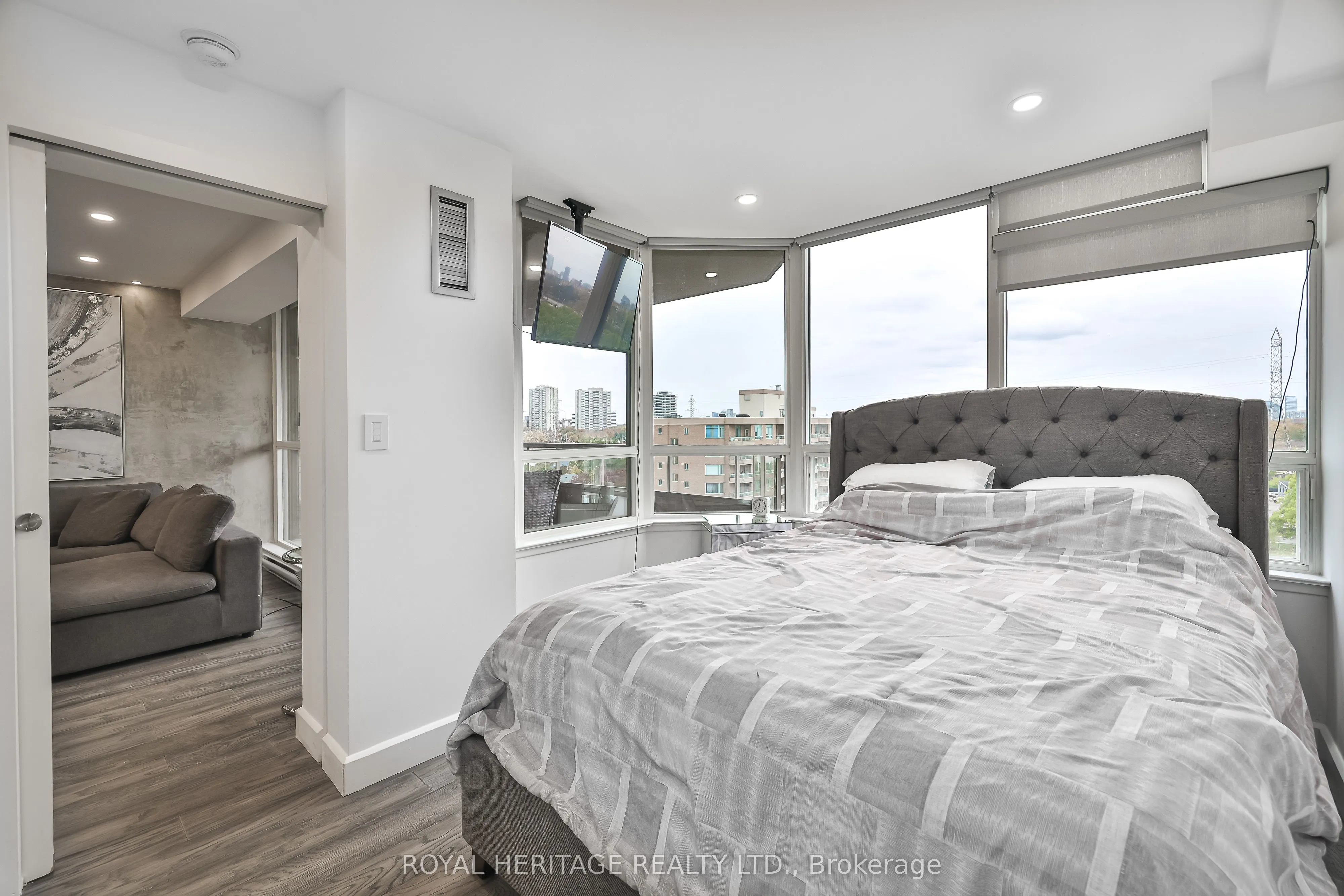 10 Torresdale Avenue #801