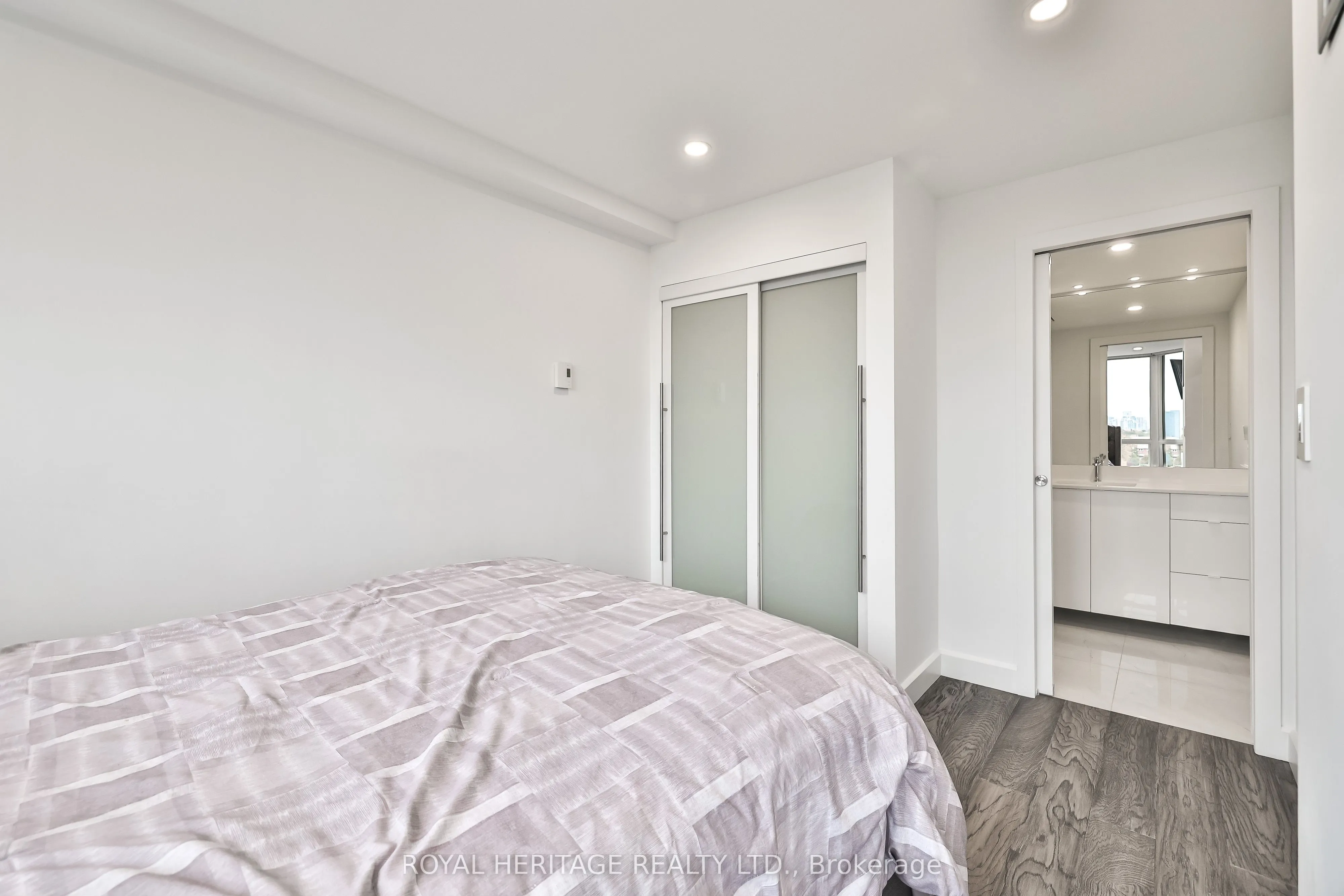 10 Torresdale Avenue #801