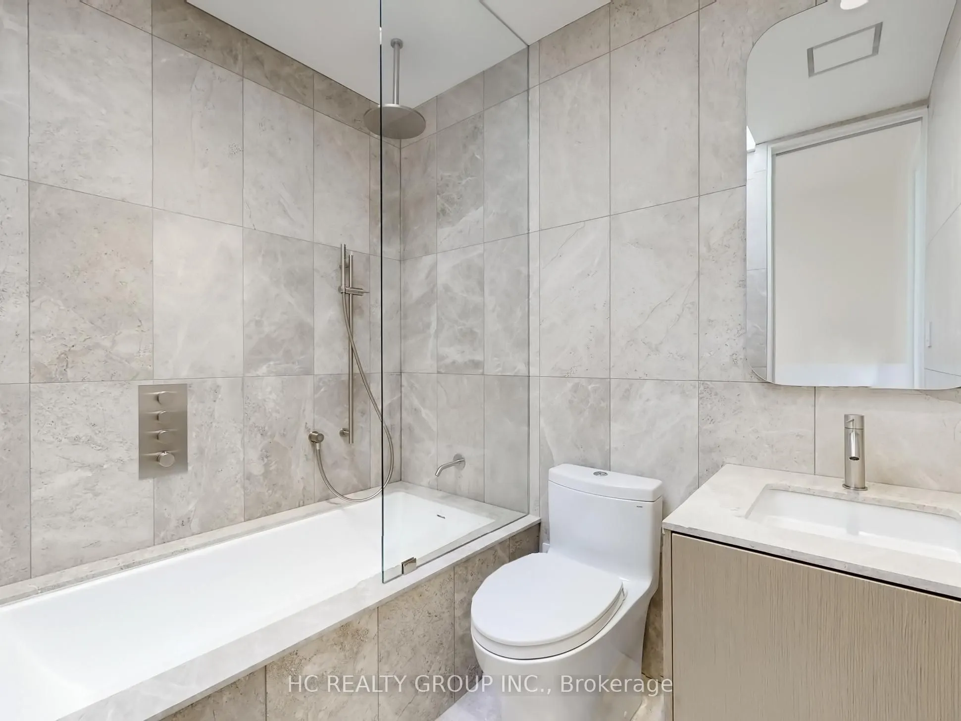 899 Dundas Street W