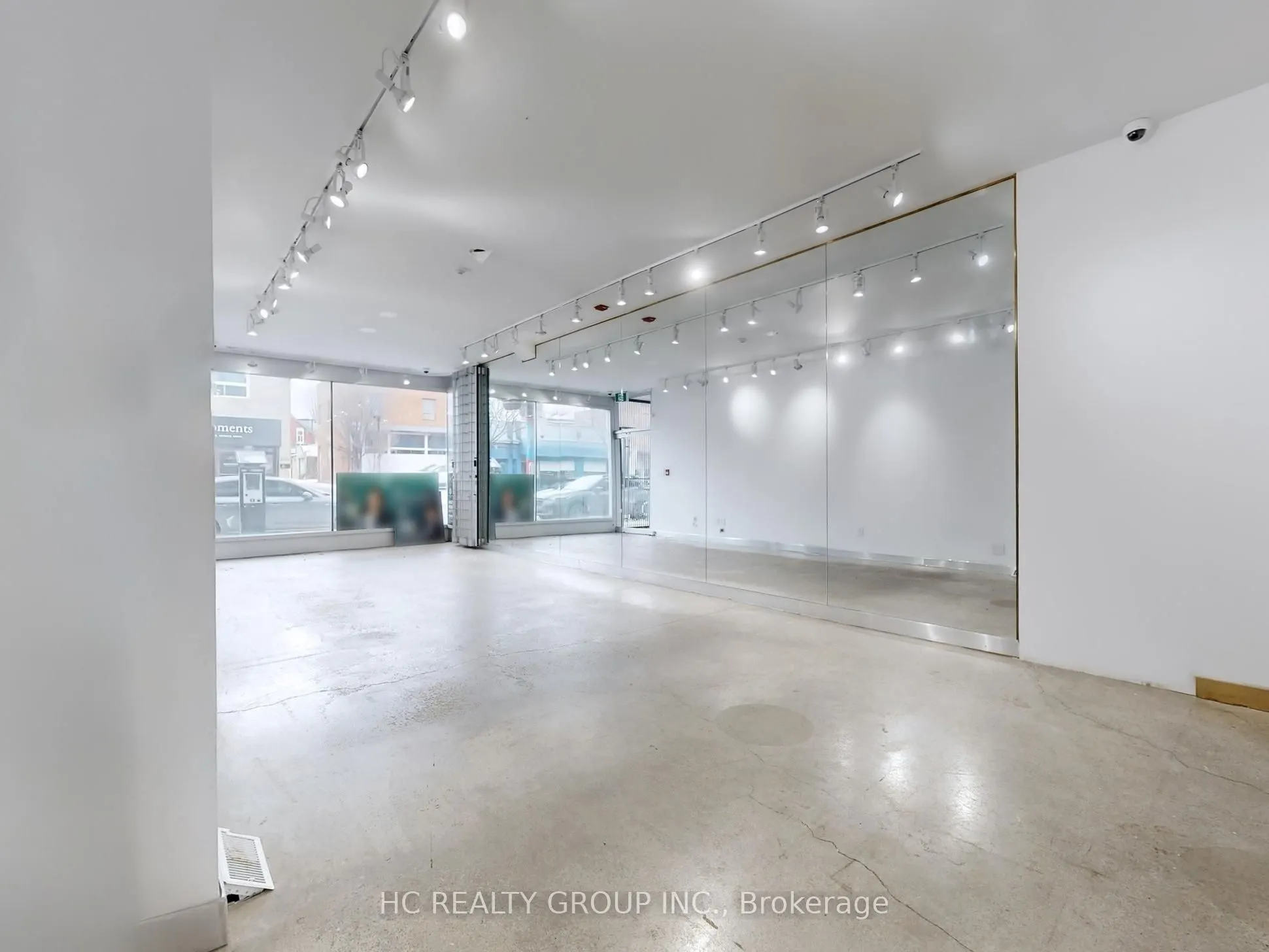 899 Dundas Street W