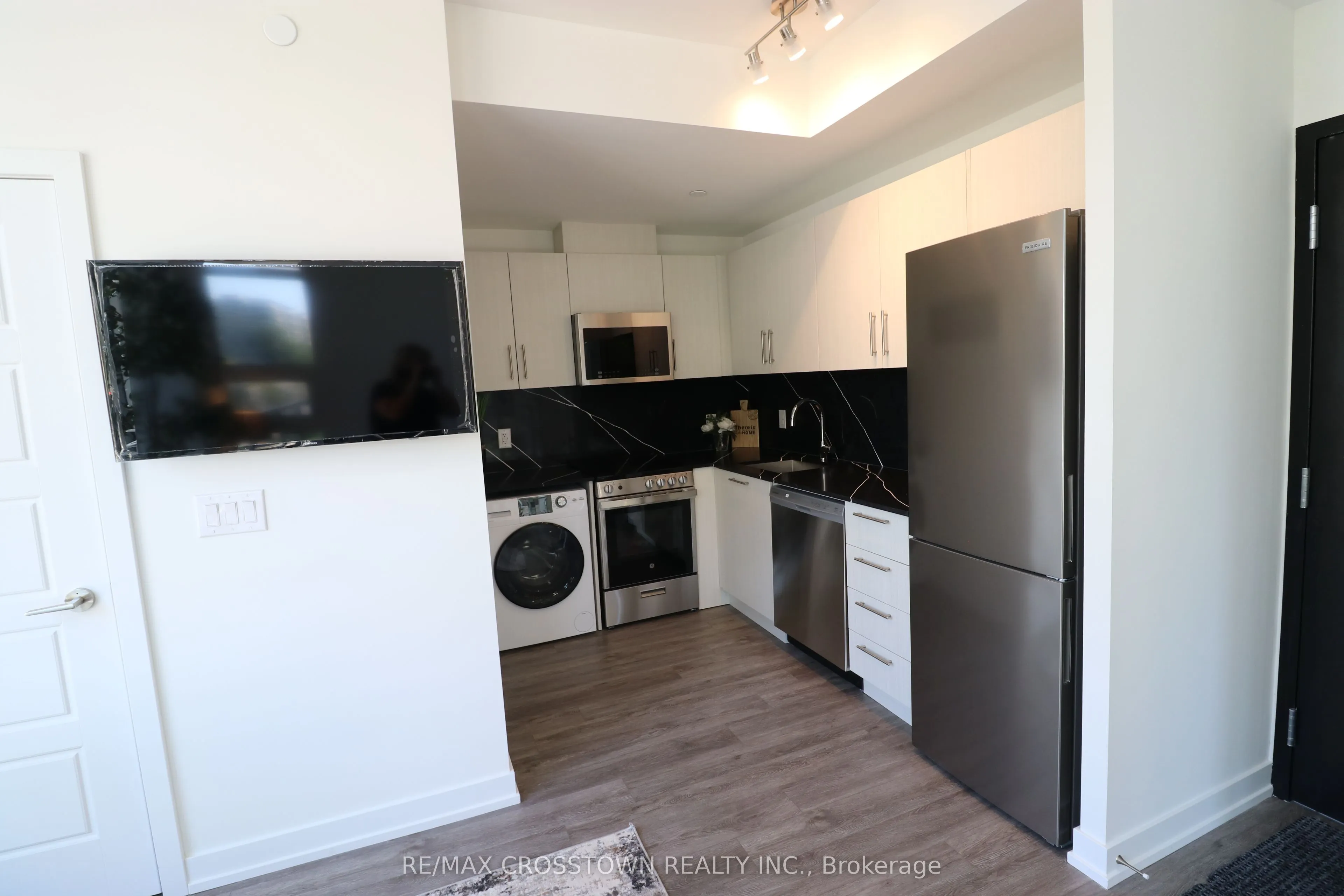 57-861 Sheppard Avenue W #2nd