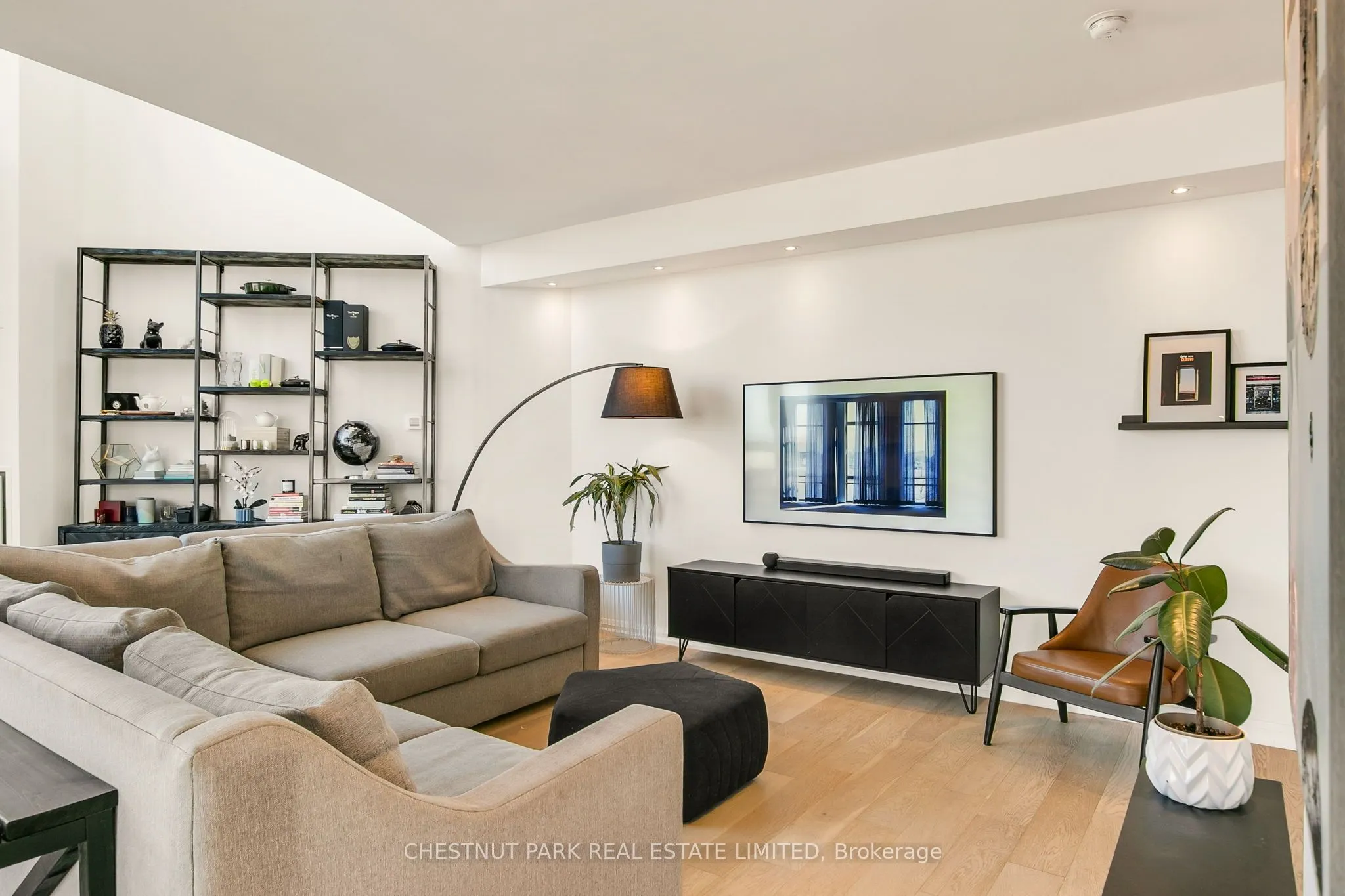 3 Mcalpine Street #PH 903