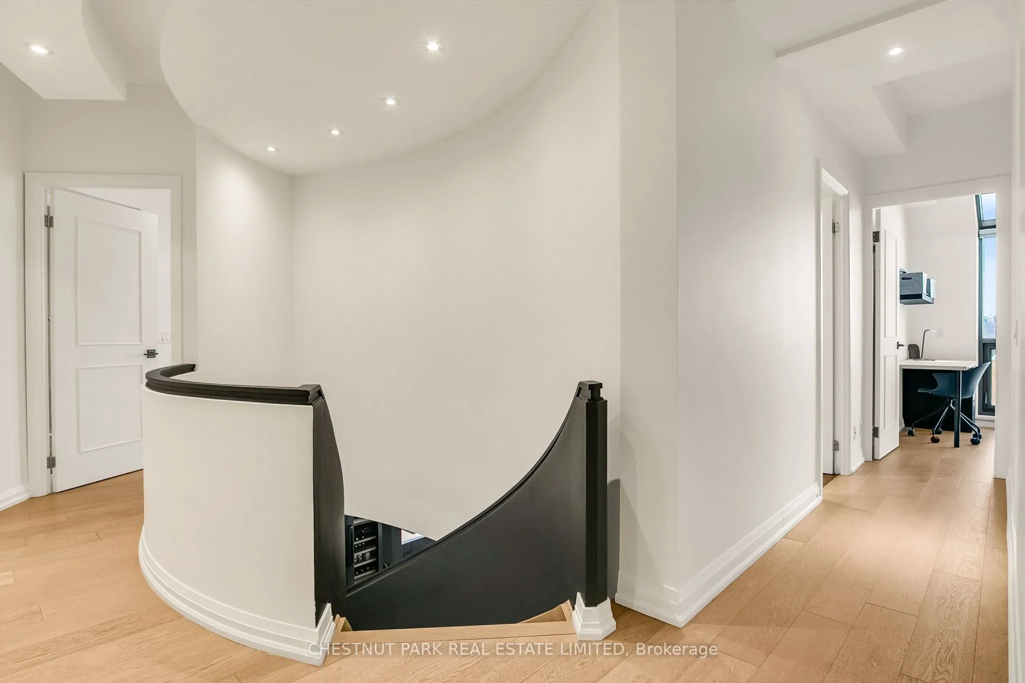 3 Mcalpine Street #PH 903