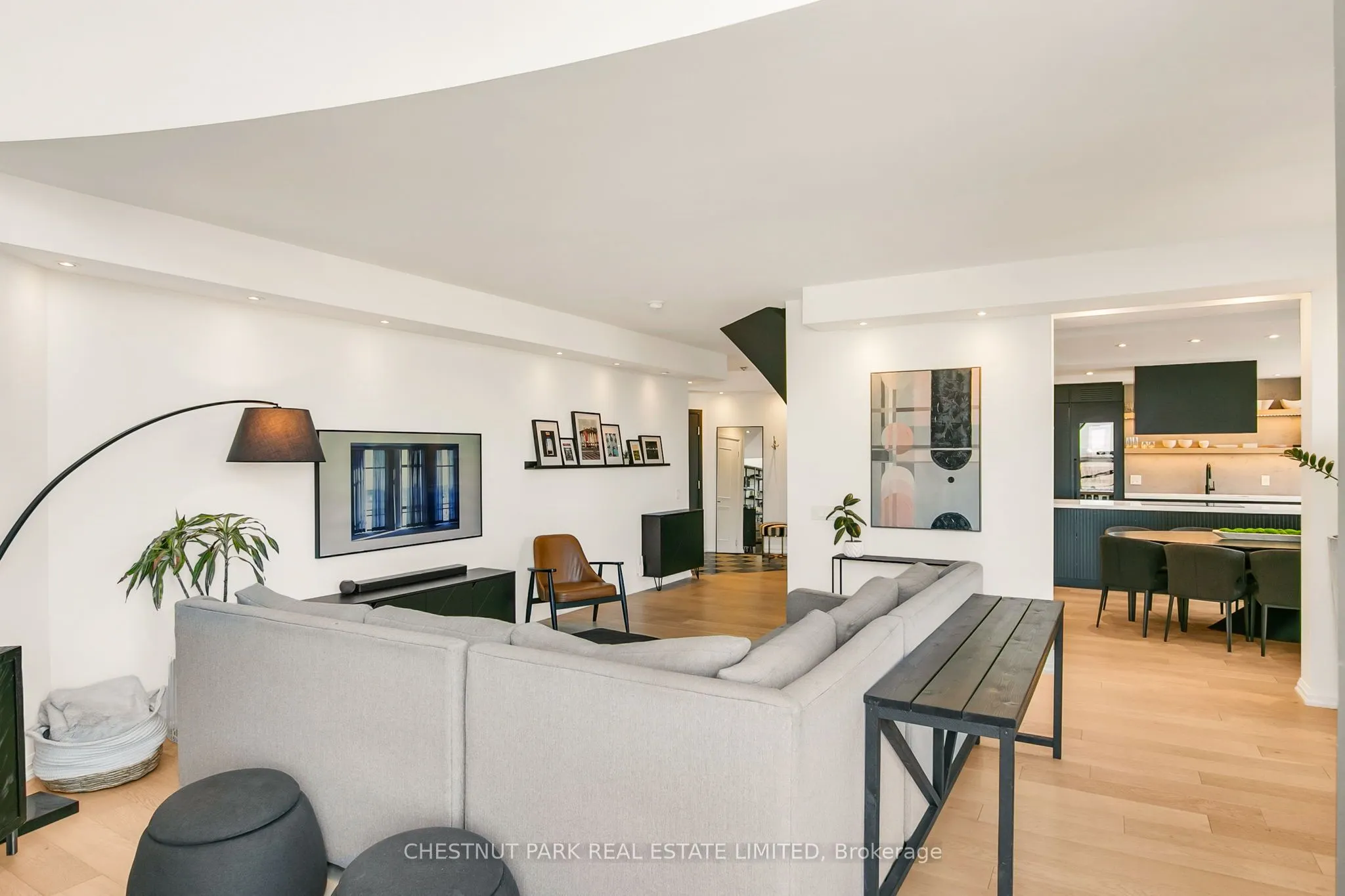 3 Mcalpine Street #PH 903