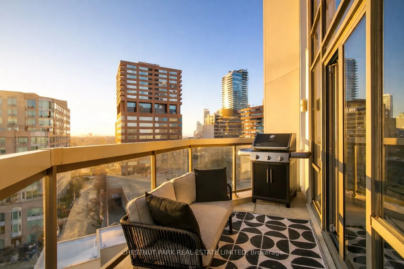 3 Mcalpine Street #PH 903