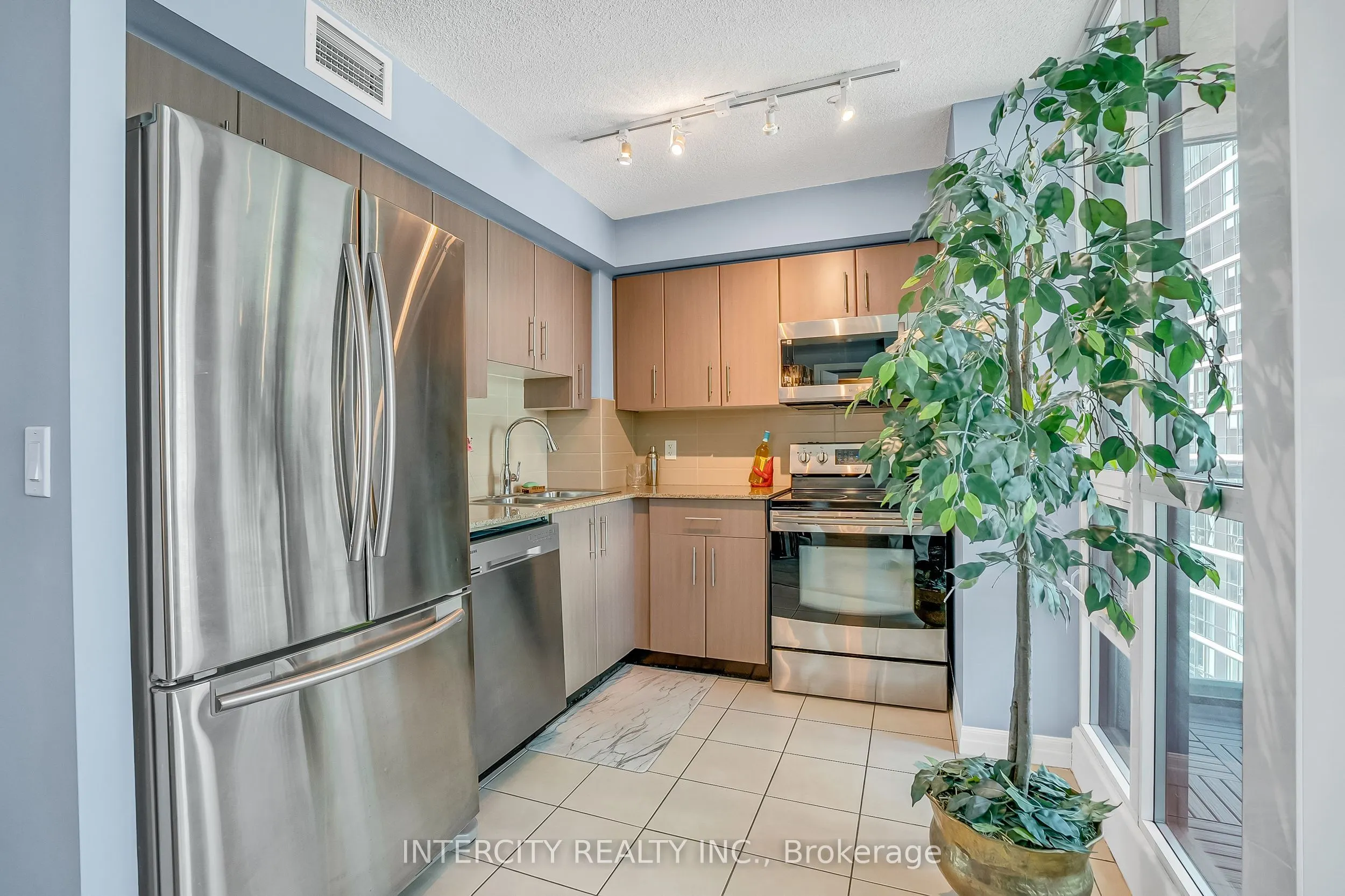 12 Yonge Street #1010