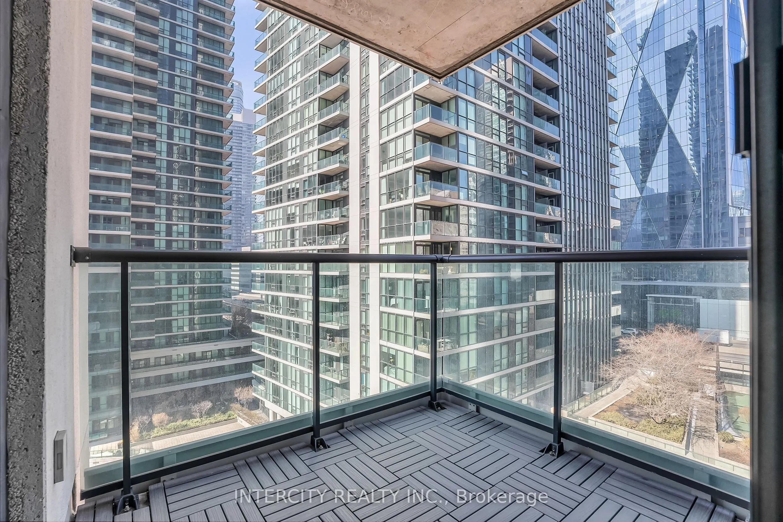 12 Yonge Street #1010