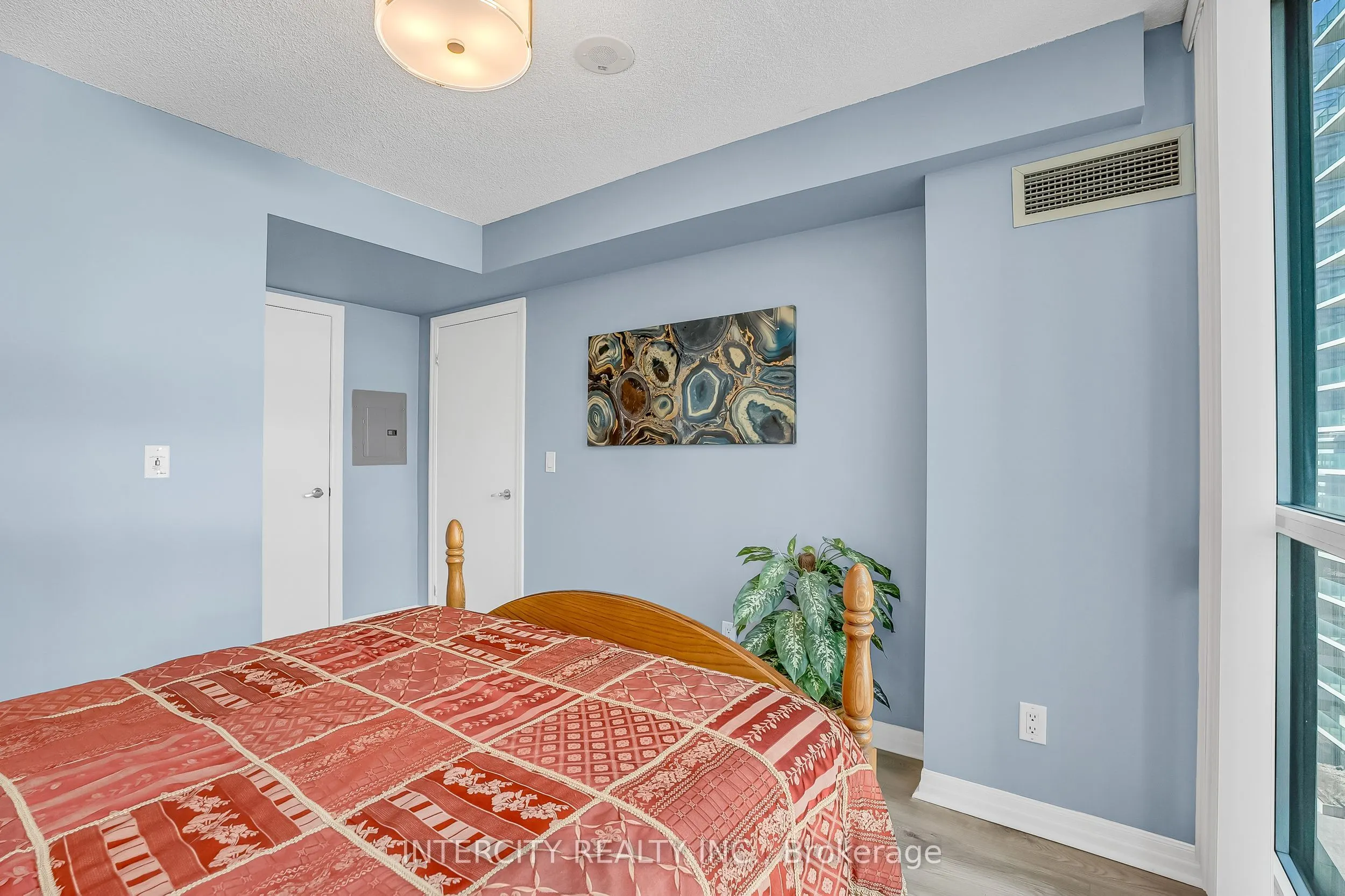 12 Yonge Street #1010