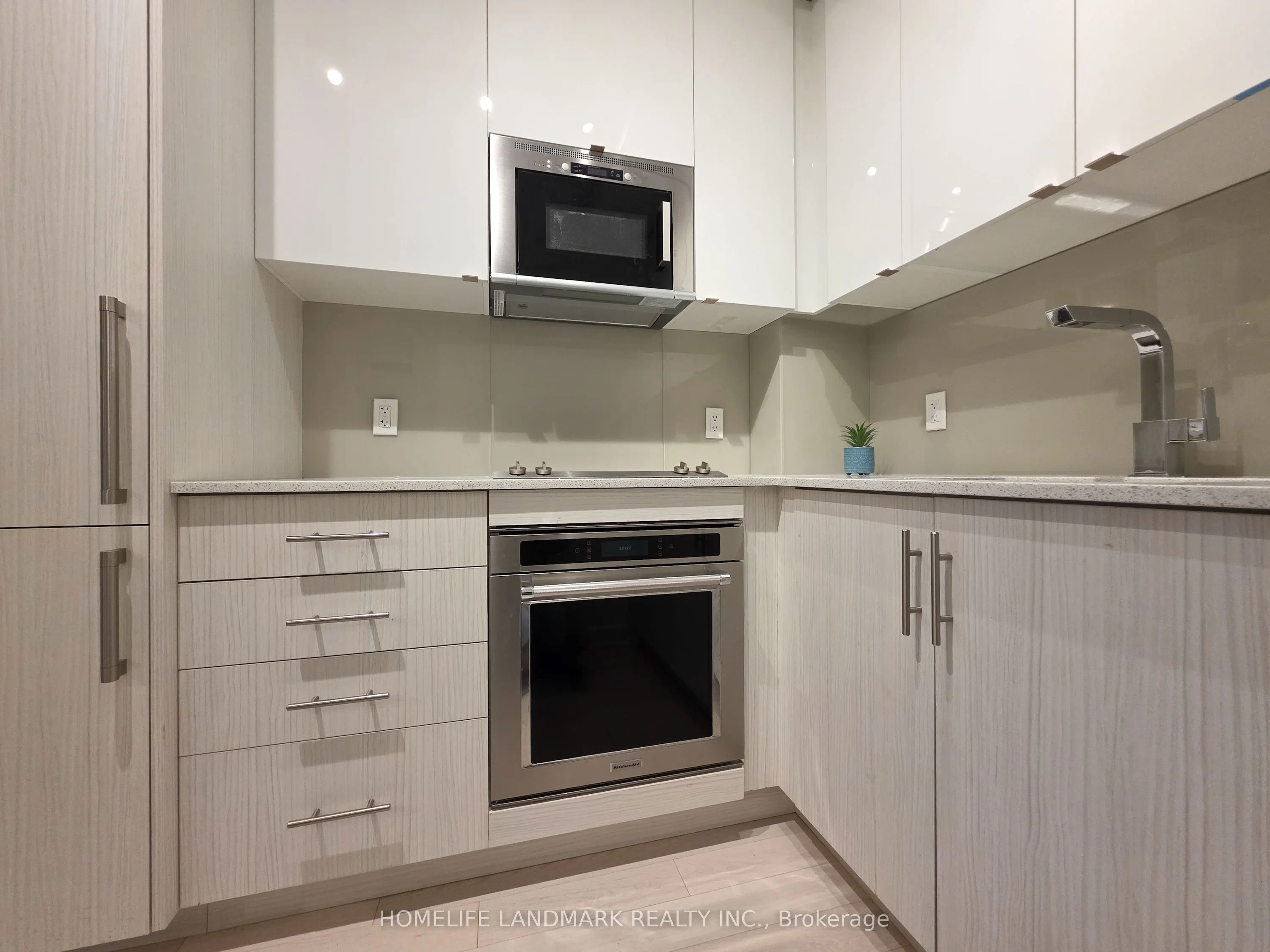330 Richmond Street W #605