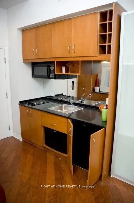 1 King Street W #4404