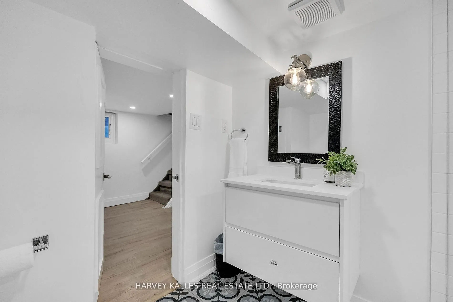 629 Duplex Avenue