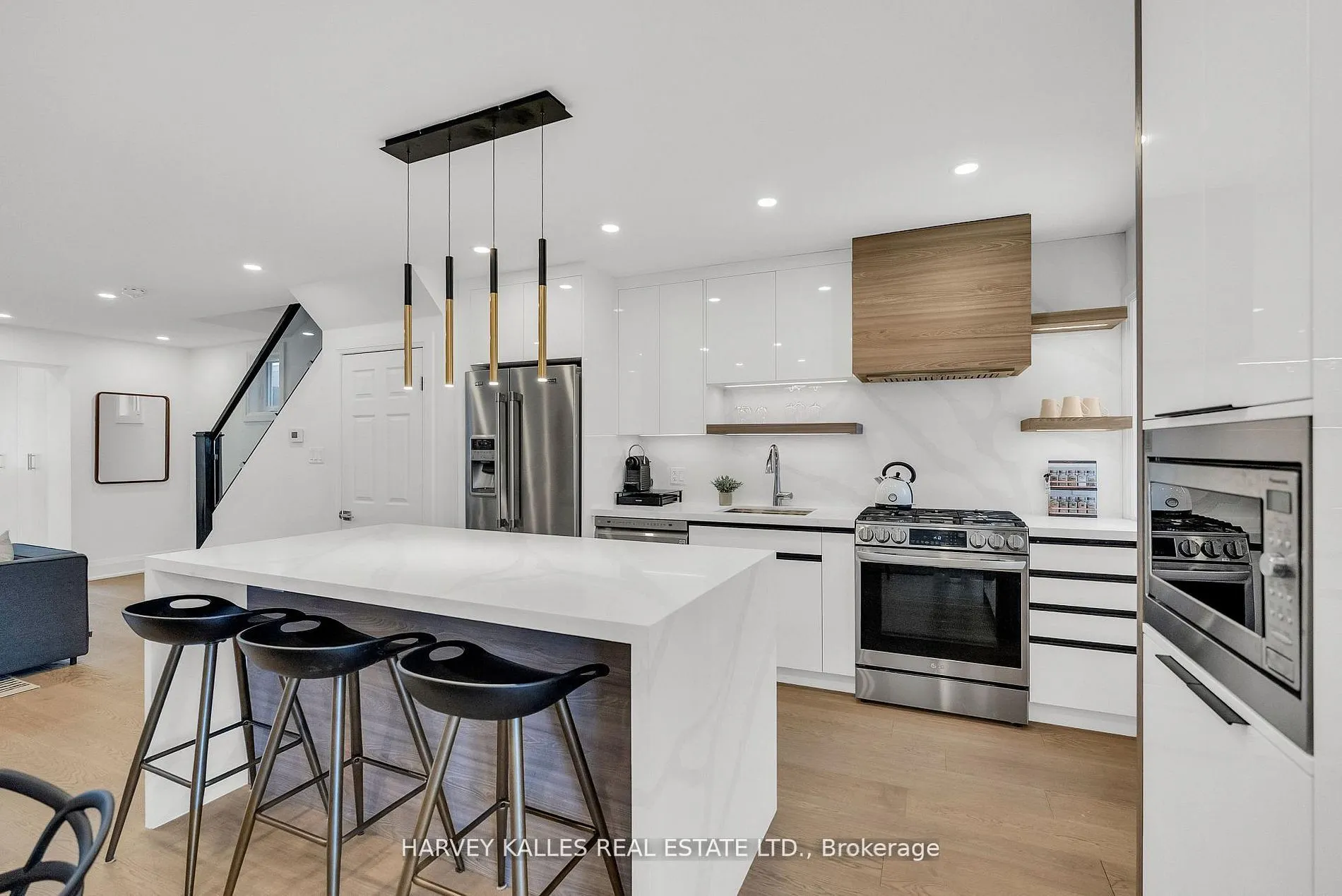 629 Duplex Avenue