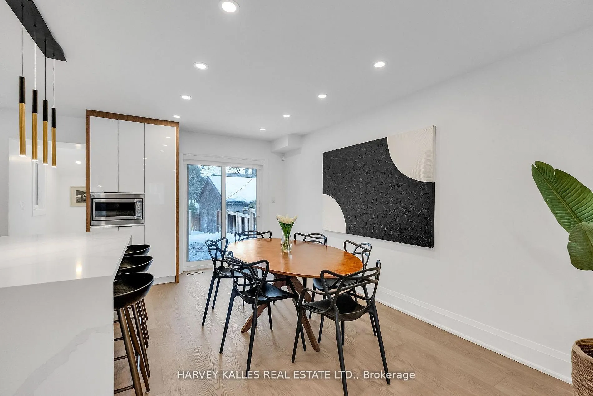 629 Duplex Avenue