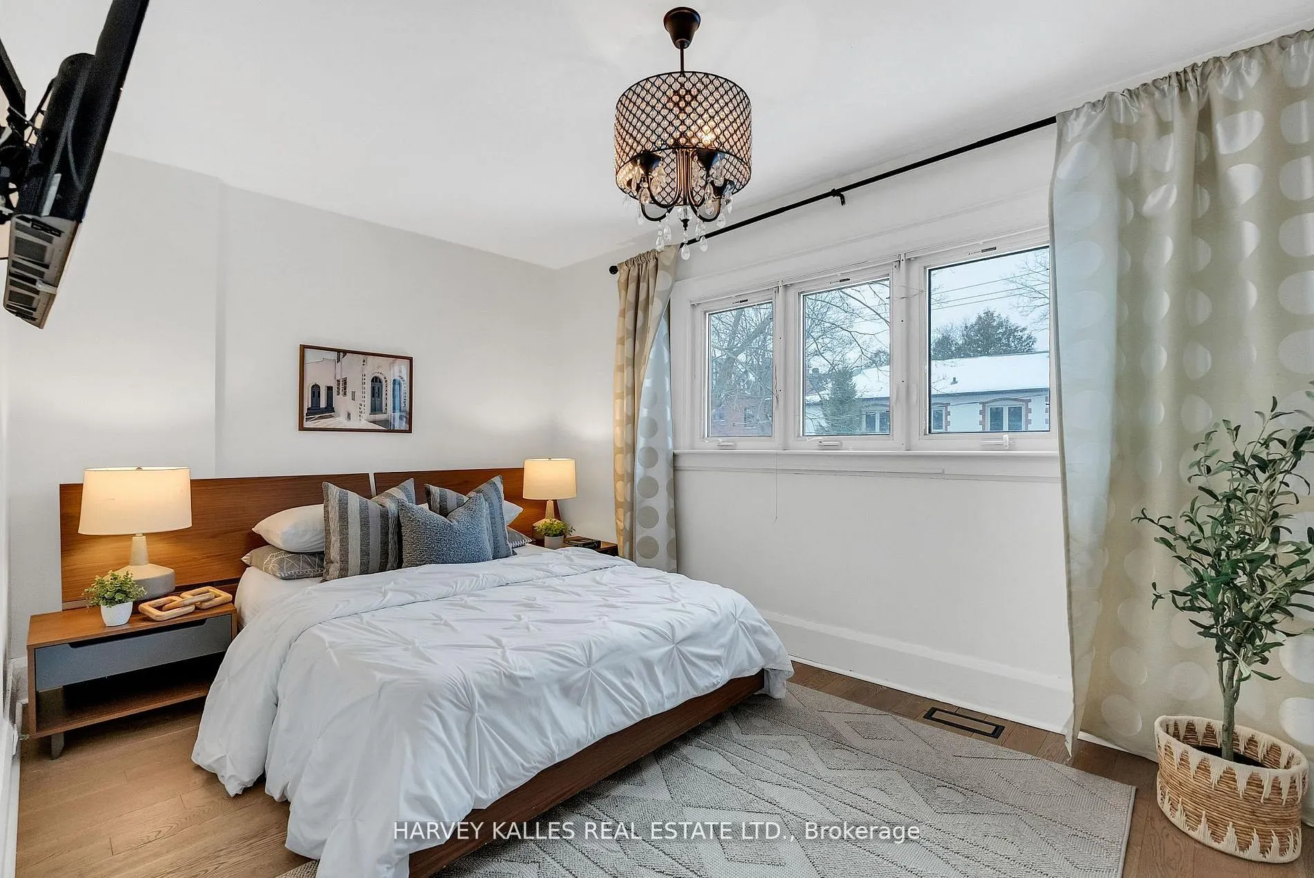 629 Duplex Avenue