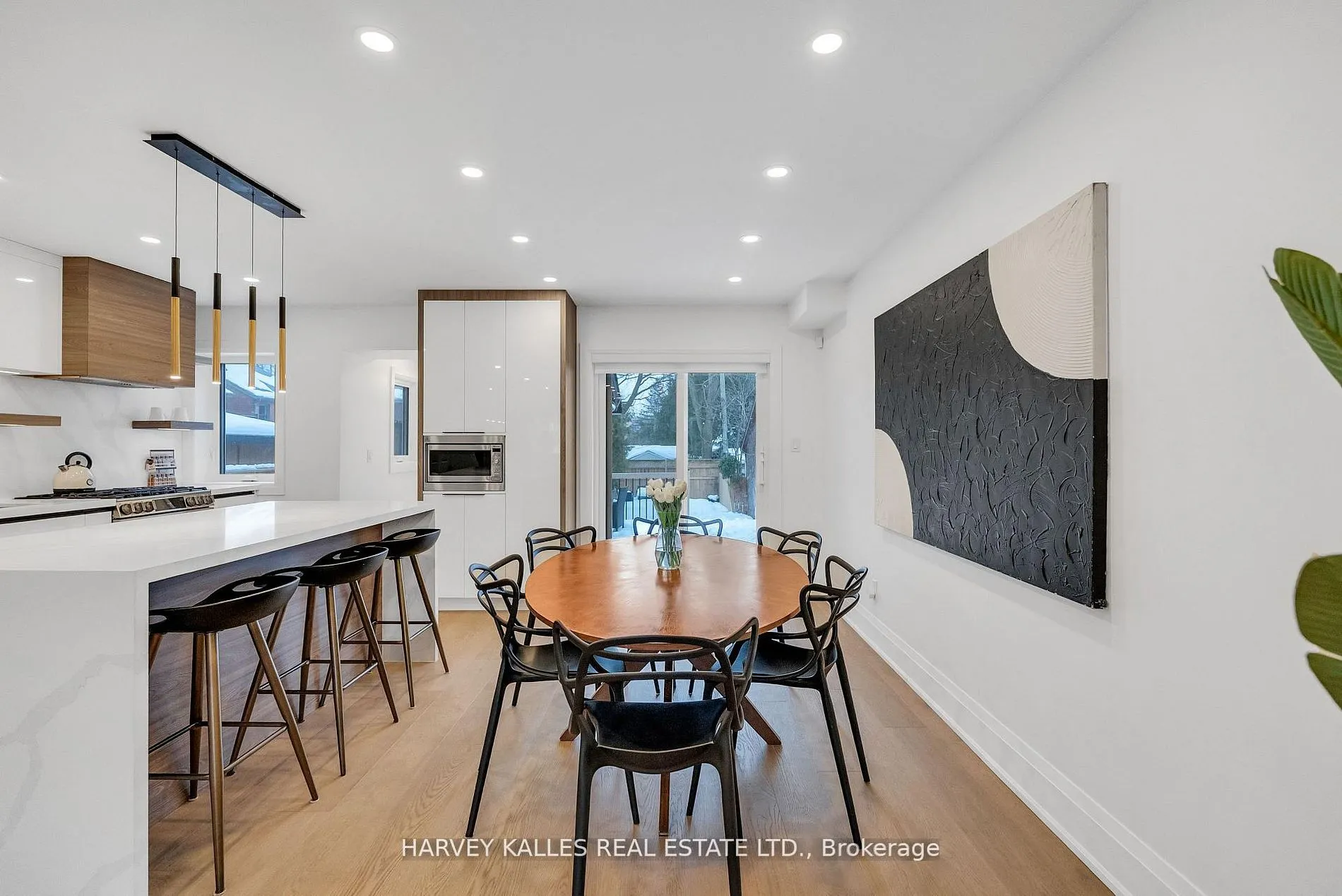 629 Duplex Avenue