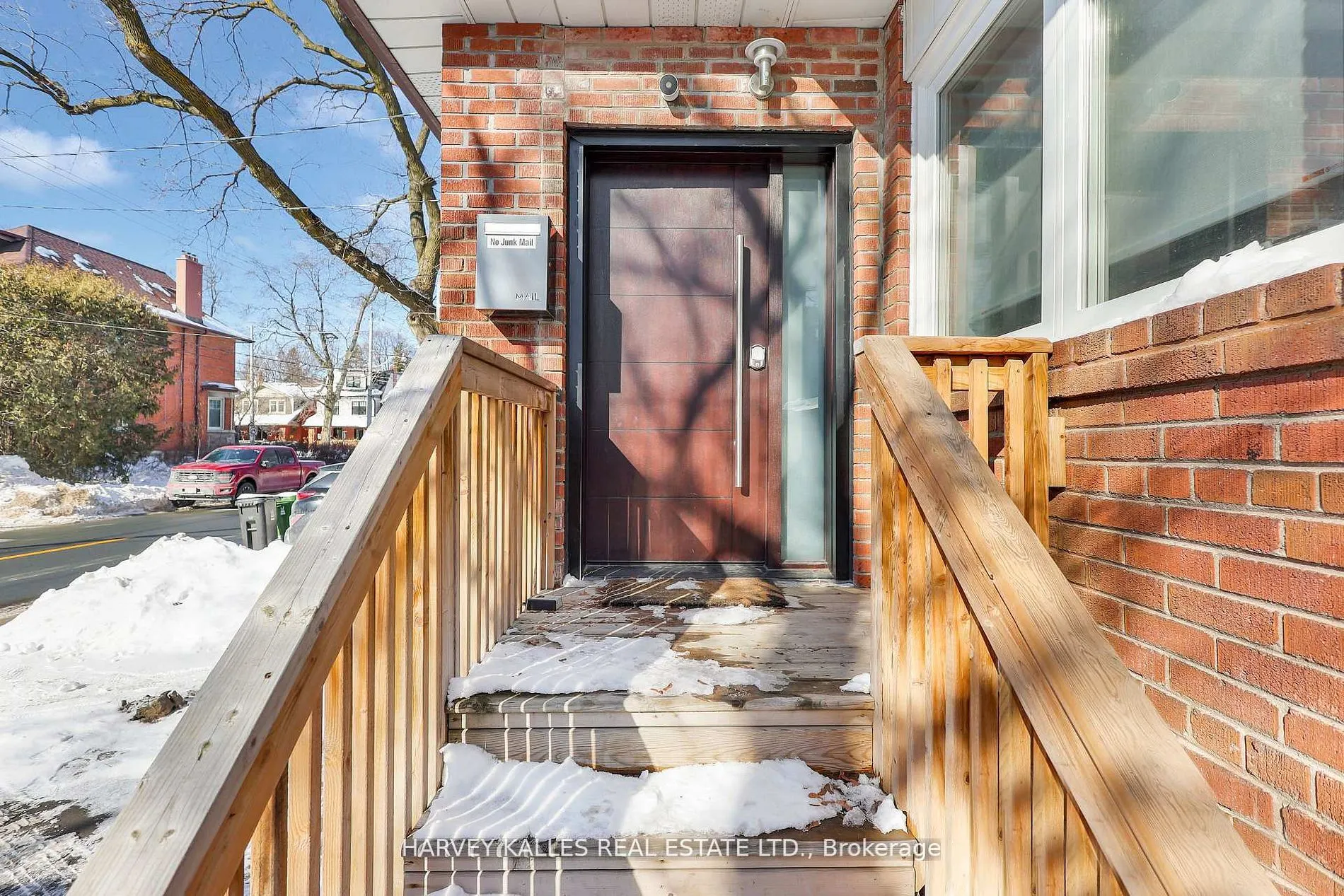 629 Duplex Avenue