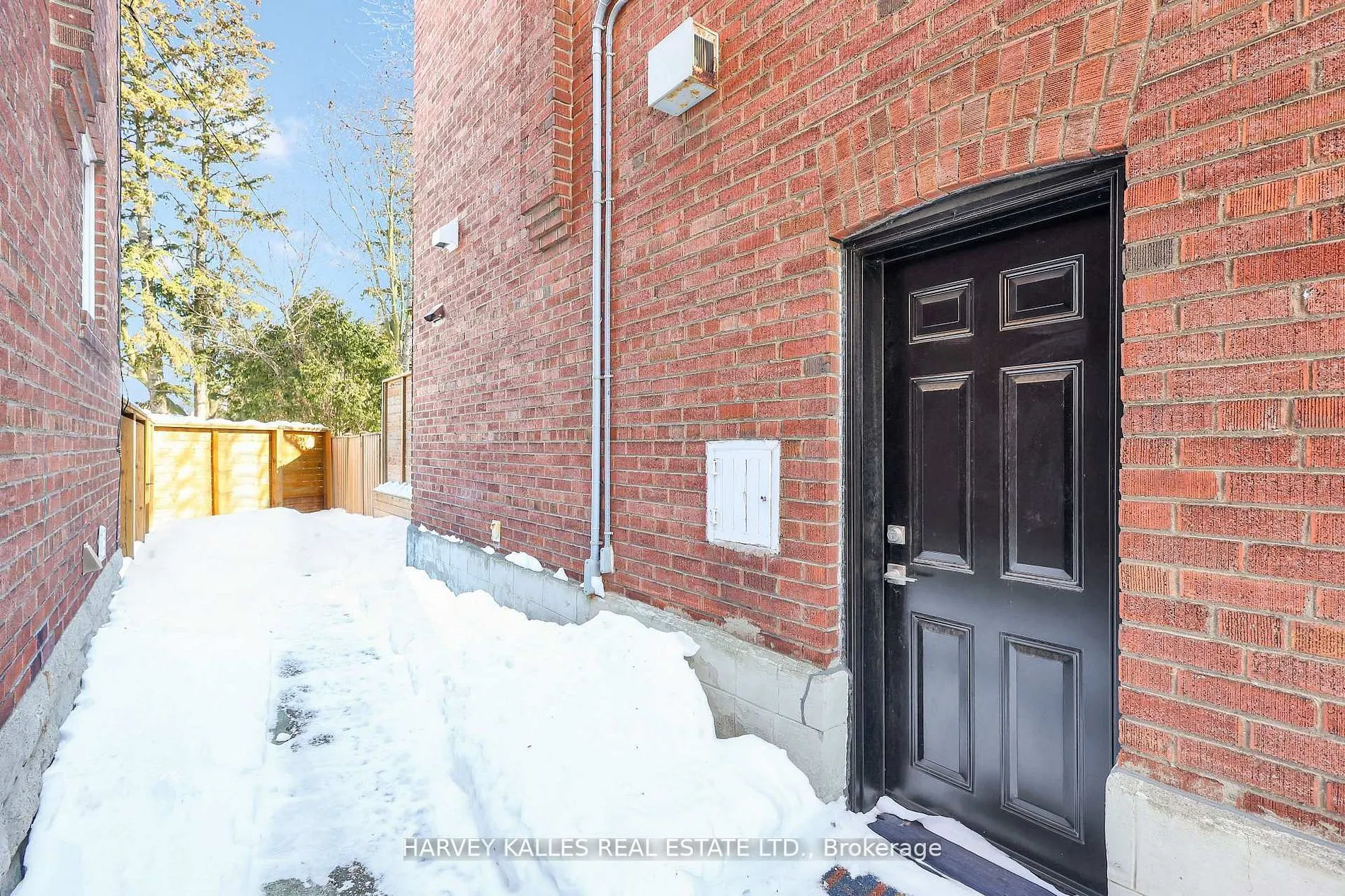 629 Duplex Avenue