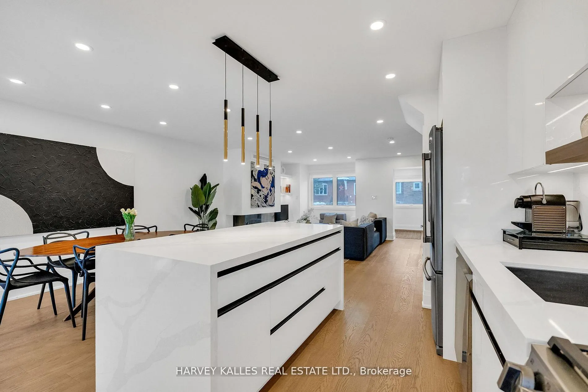 629 Duplex Avenue