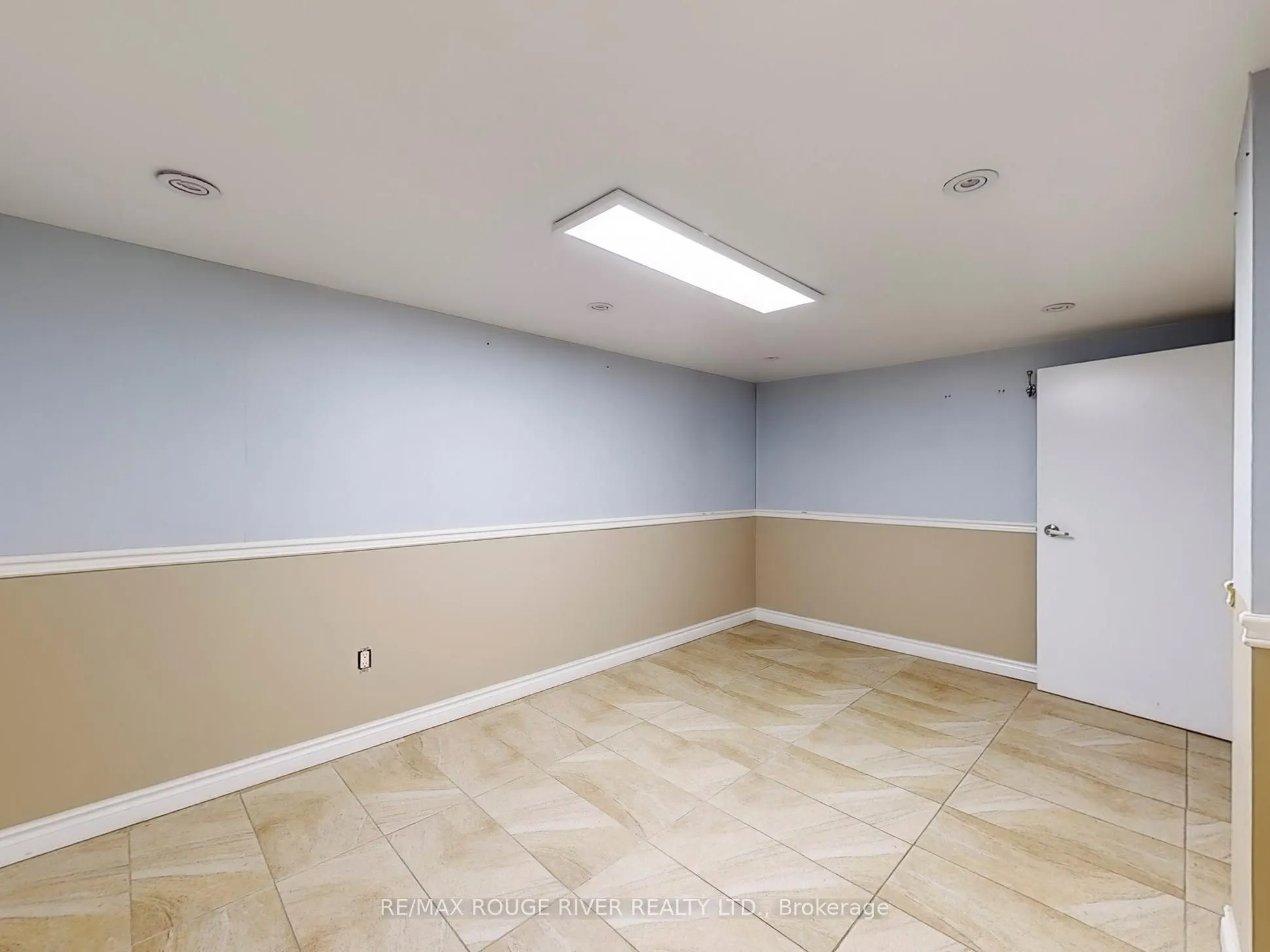 1556 Avenue Road