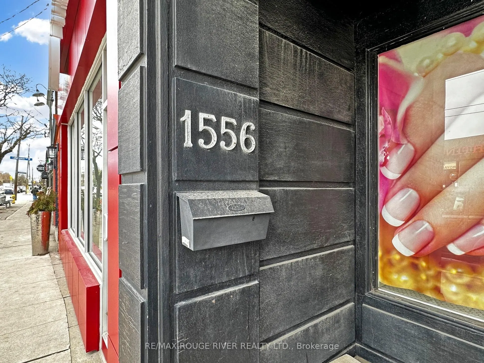 1556 Avenue Road