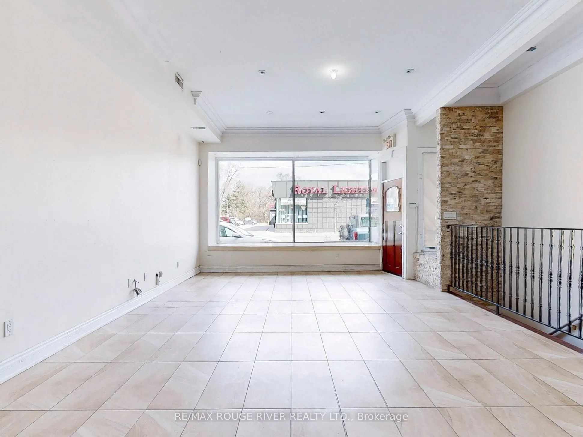 1556 Avenue Road