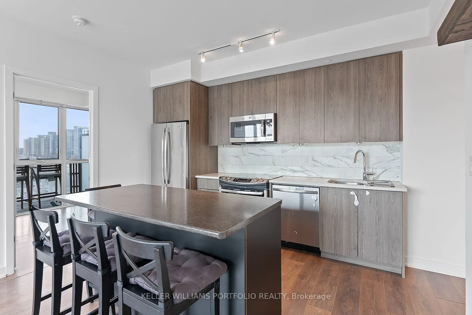 50 Bruyeres Mews #1009