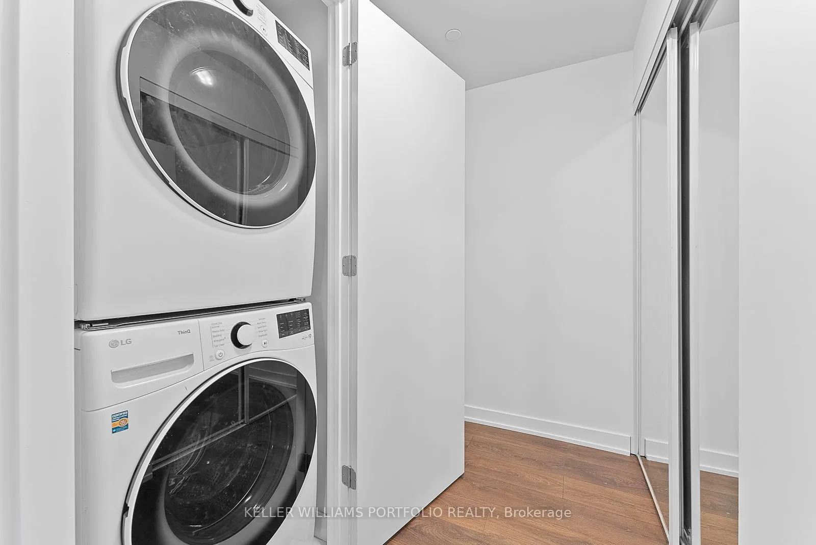 50 Bruyeres Mews #1009
