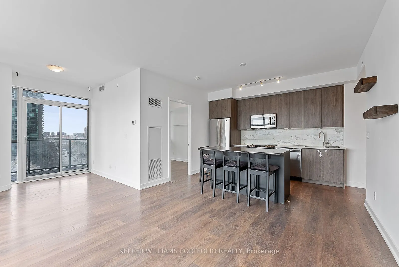 50 Bruyeres Mews #1009