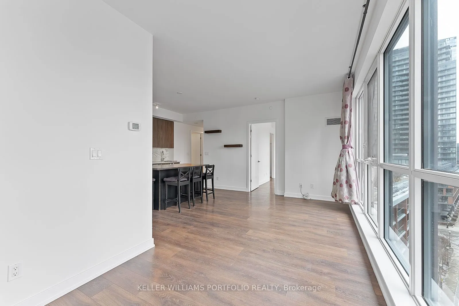 50 Bruyeres Mews #1009