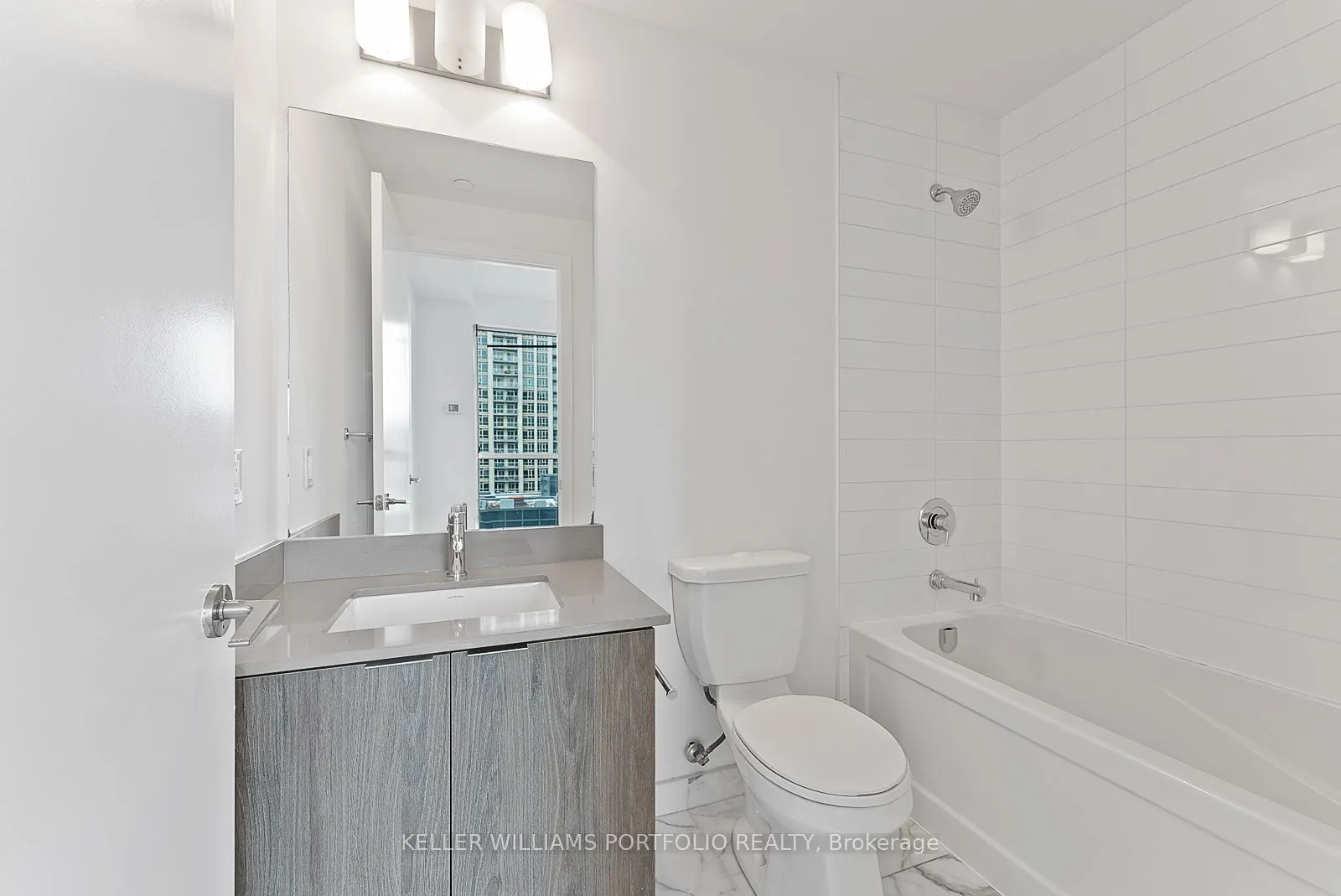 50 Bruyeres Mews #1009