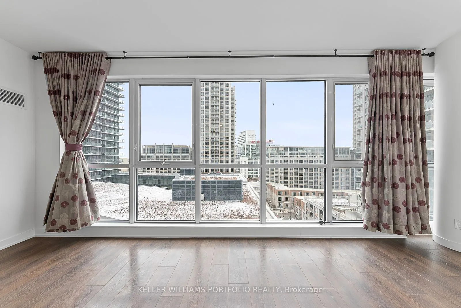 50 Bruyeres Mews #1009