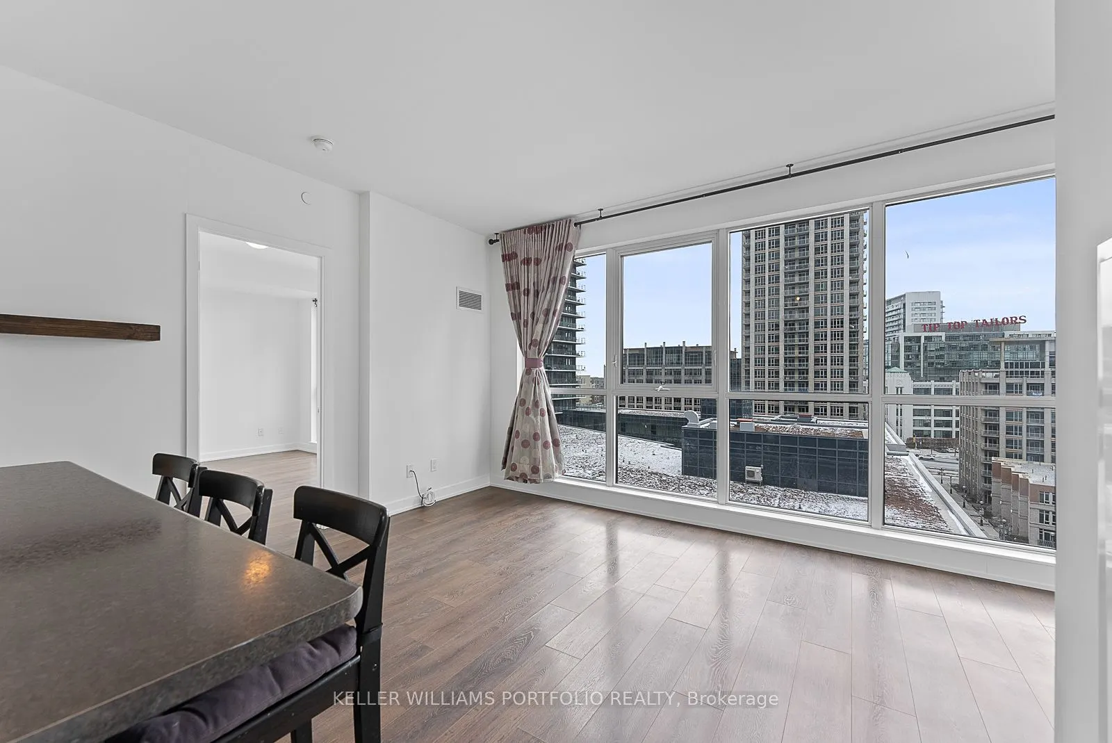 50 Bruyeres Mews #1009