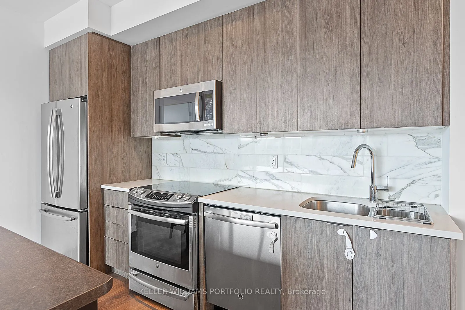 50 Bruyeres Mews #1009