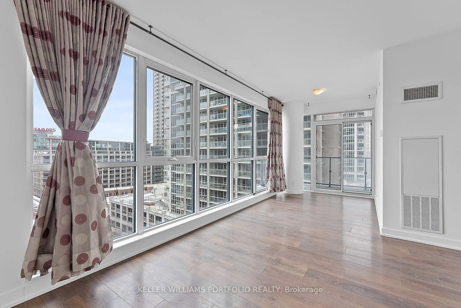 50 Bruyeres Mews #1009
