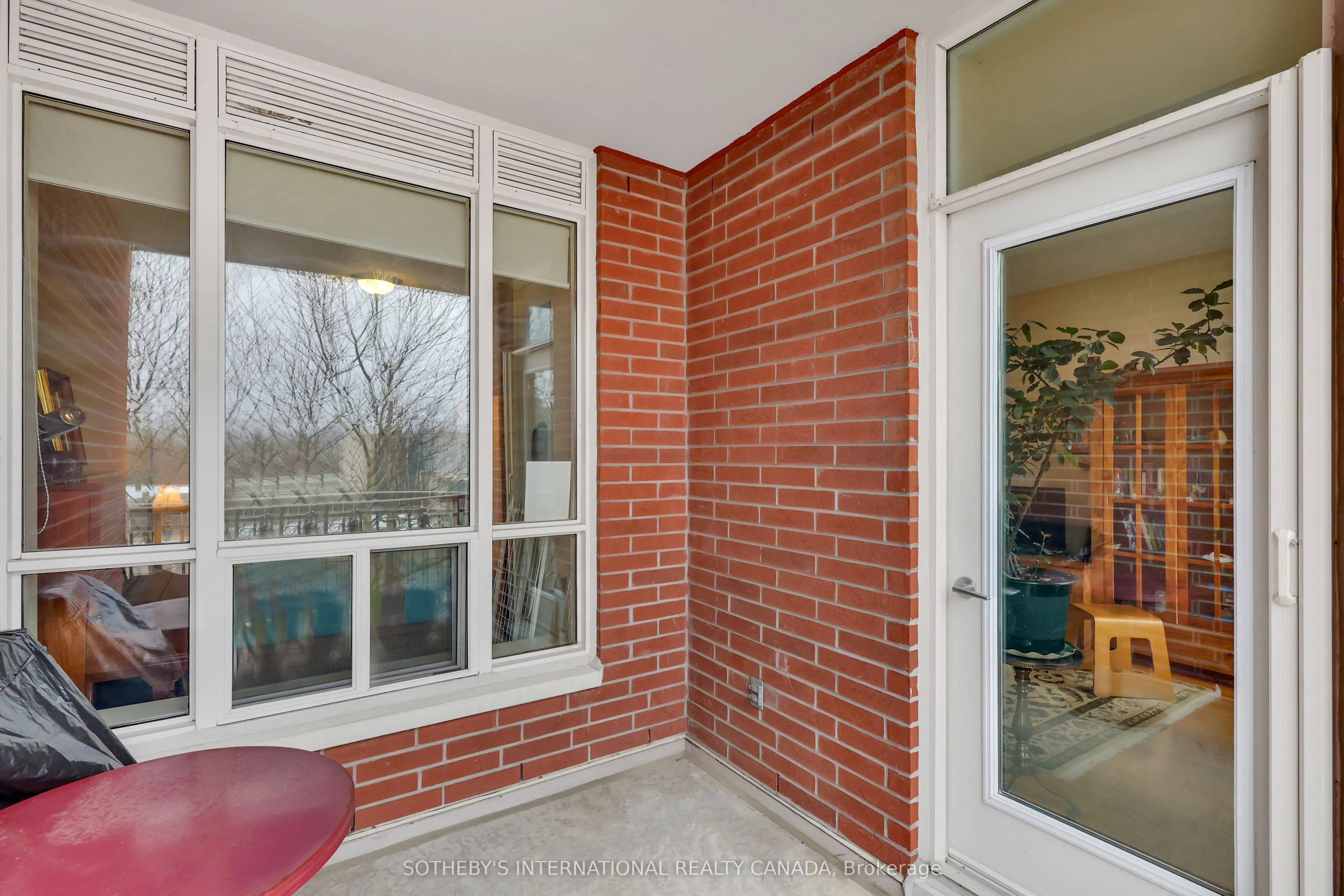 481 Rosewell Avenue #407