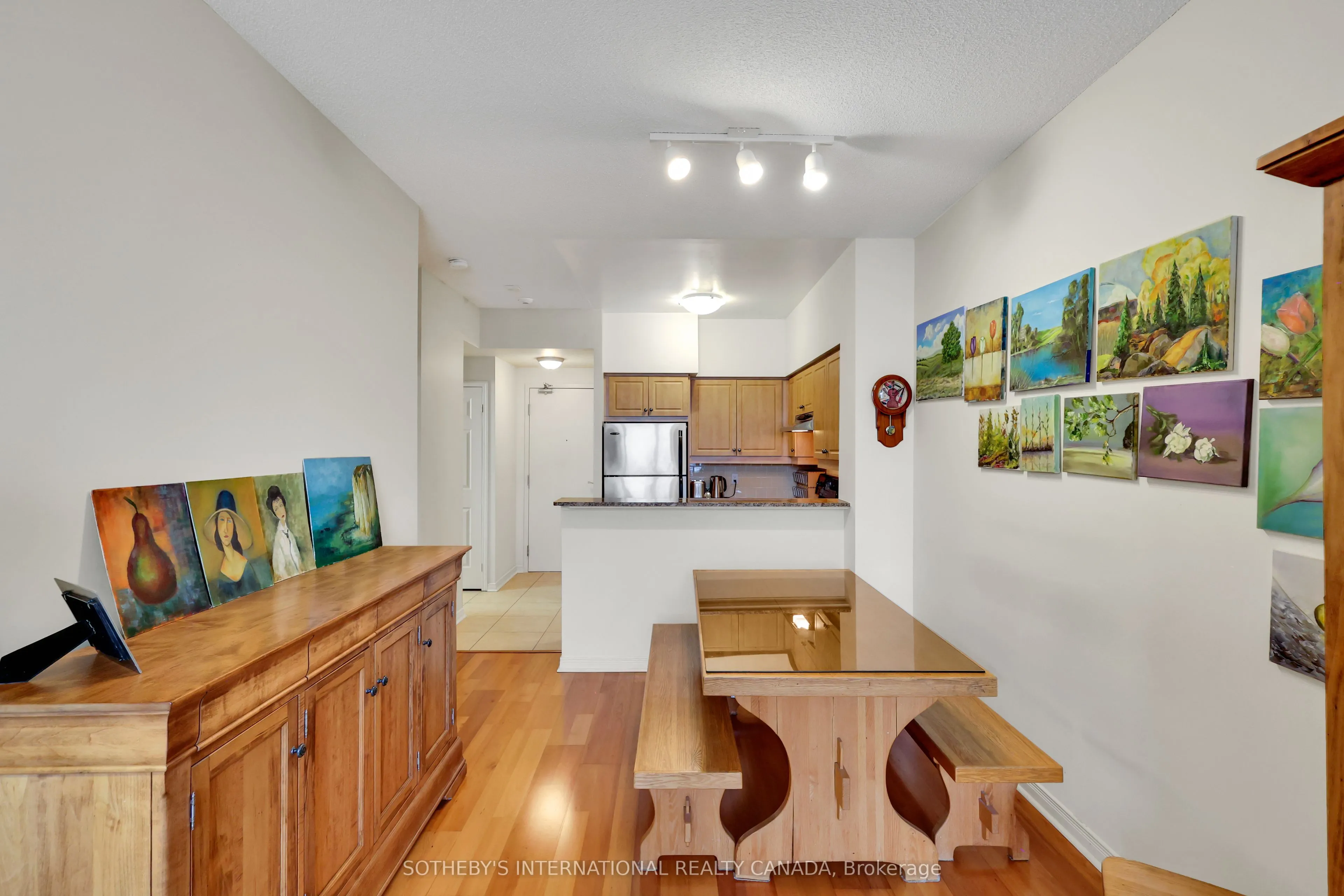 481 Rosewell Avenue #407