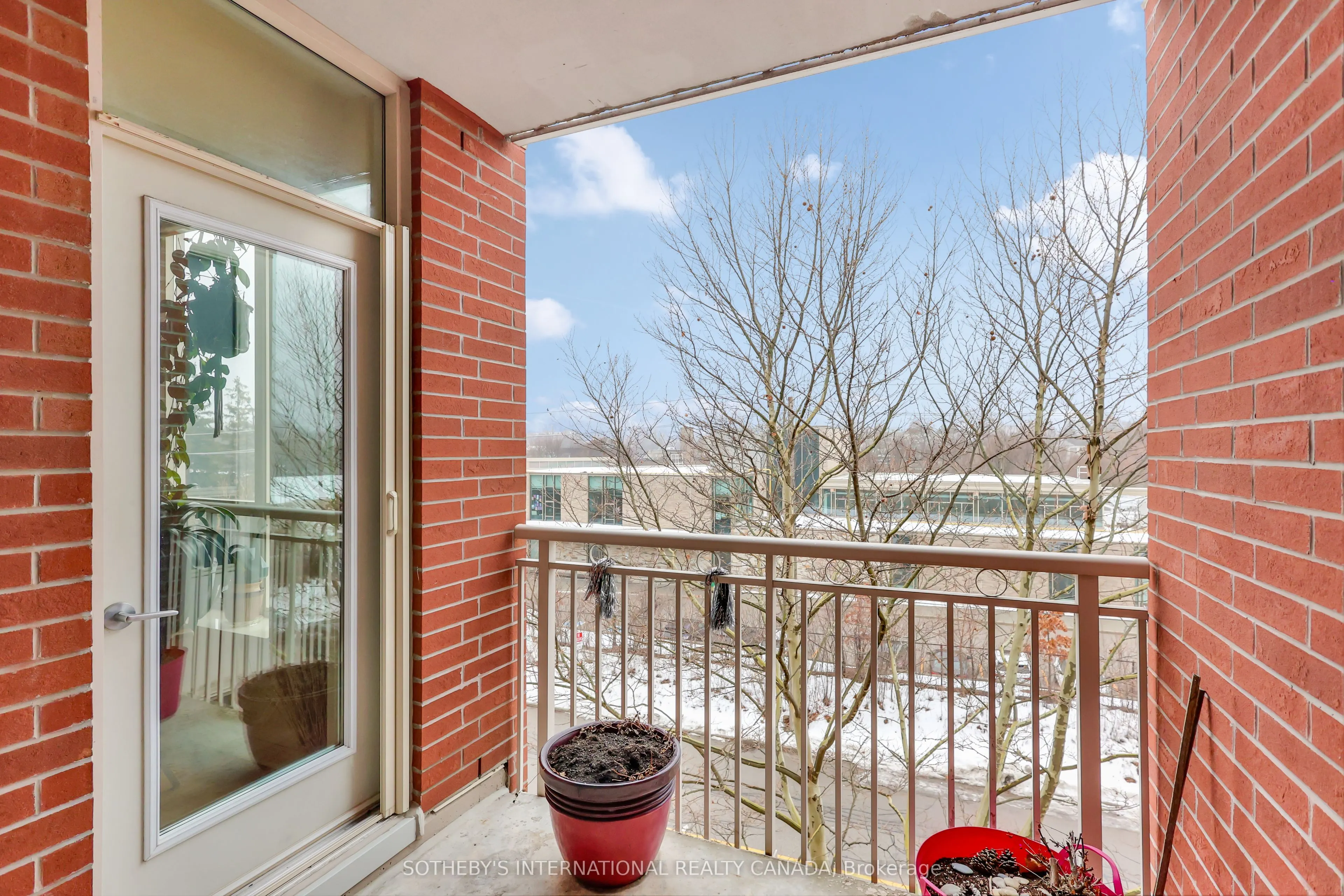 481 Rosewell Avenue #407