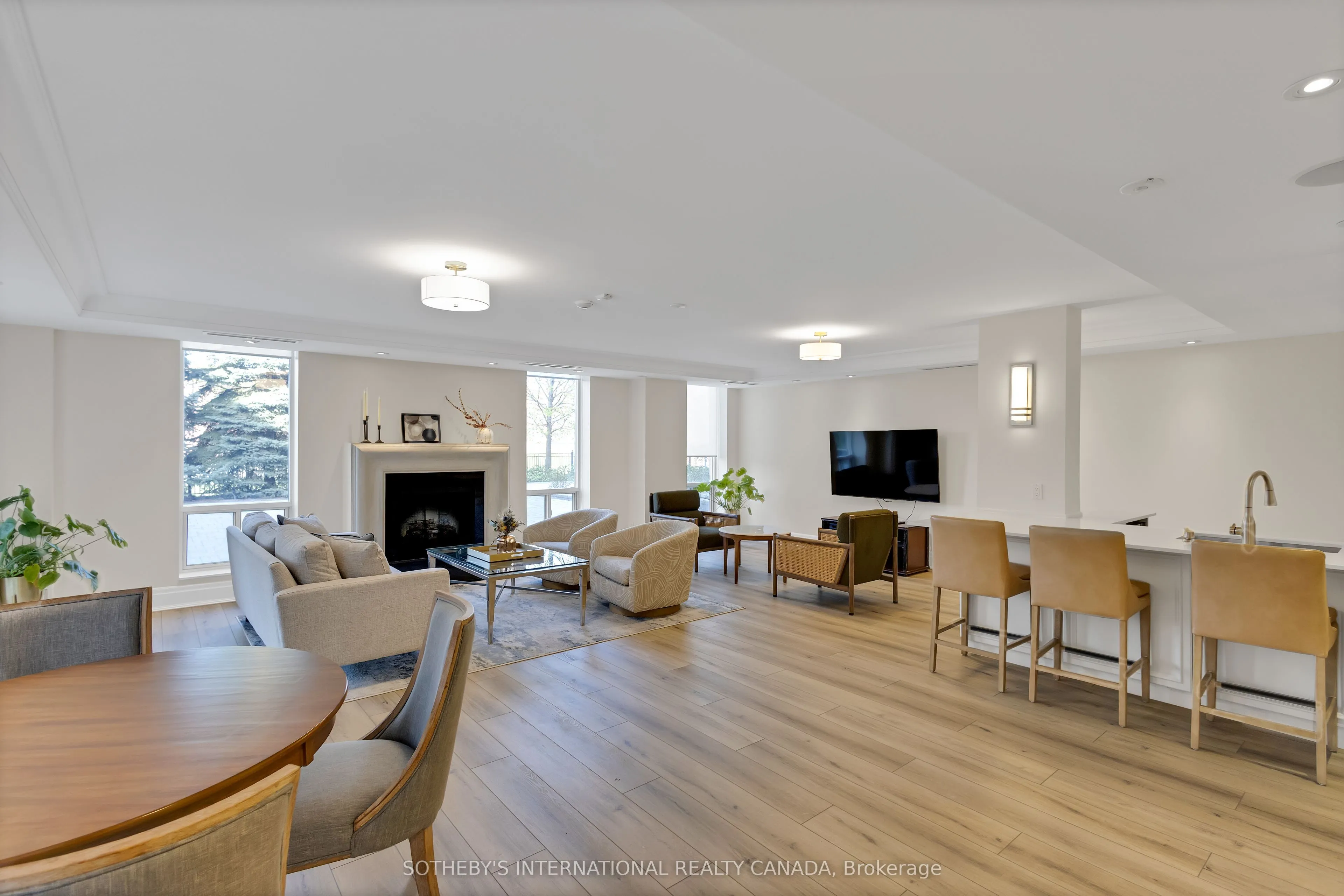 481 Rosewell Avenue #407