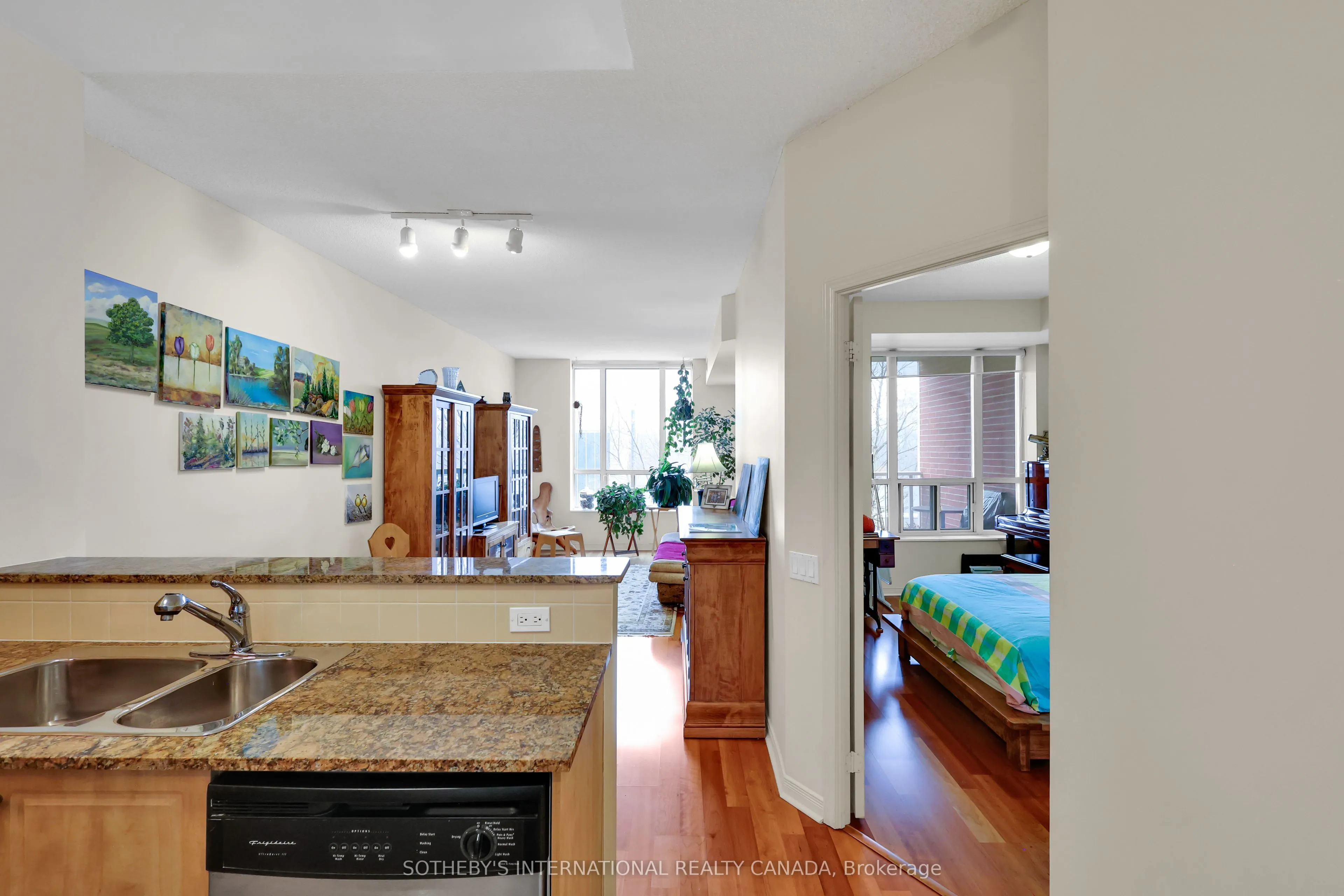 481 Rosewell Avenue #407