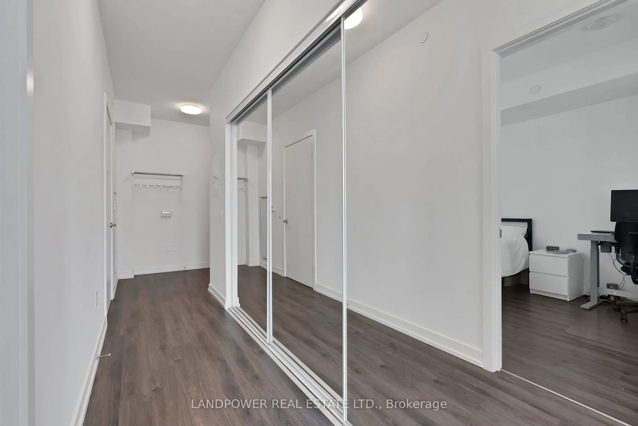 77 Shuter Street #2501