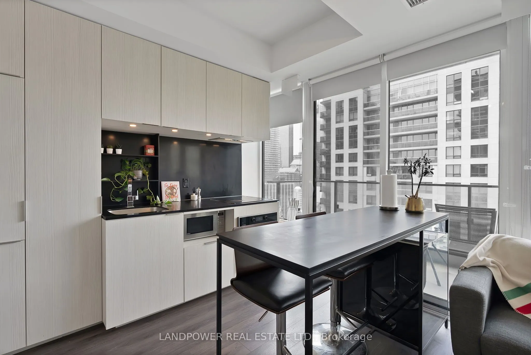 77 Shuter Street #2501
