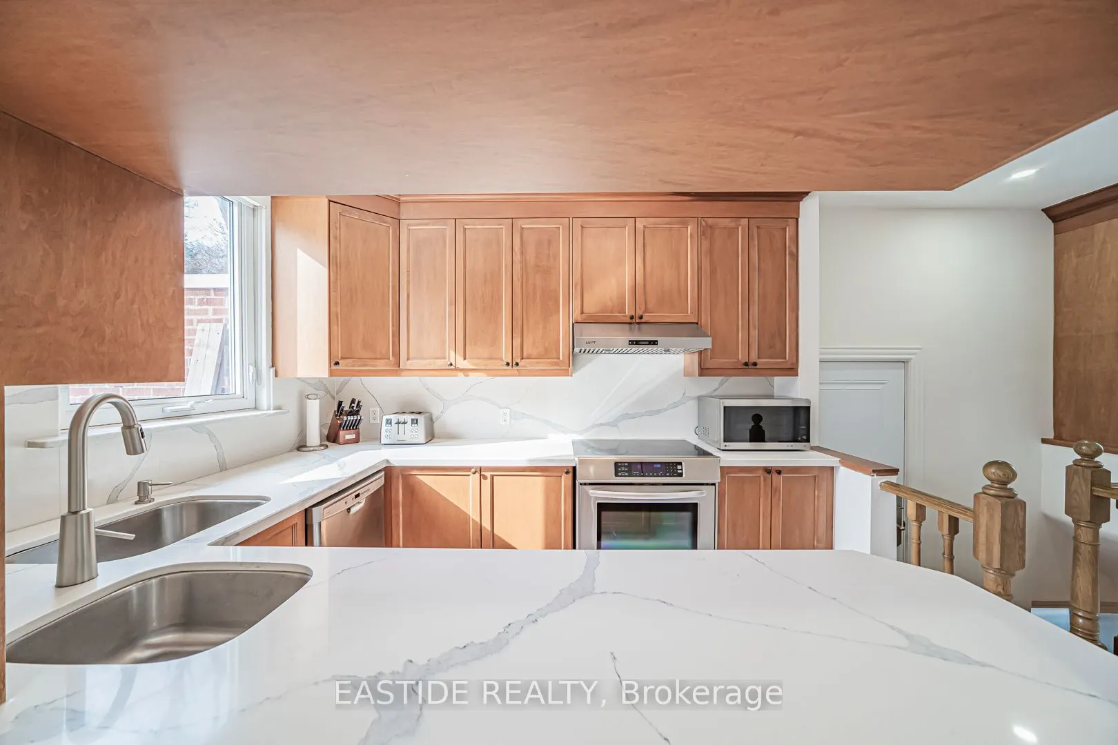 277 Lawrence Avenue E