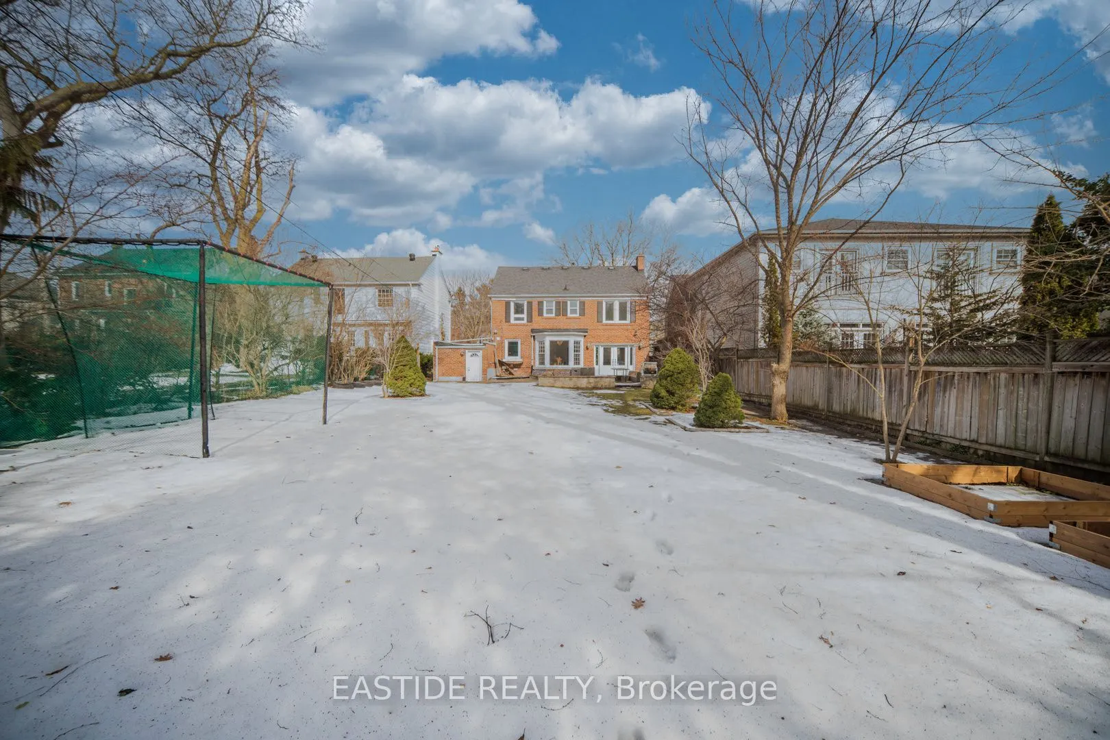 277 Lawrence Avenue E