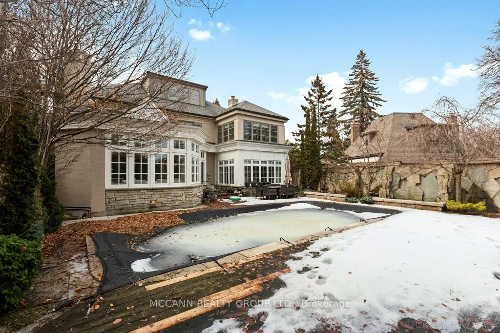 27 Strathgowan Crescent