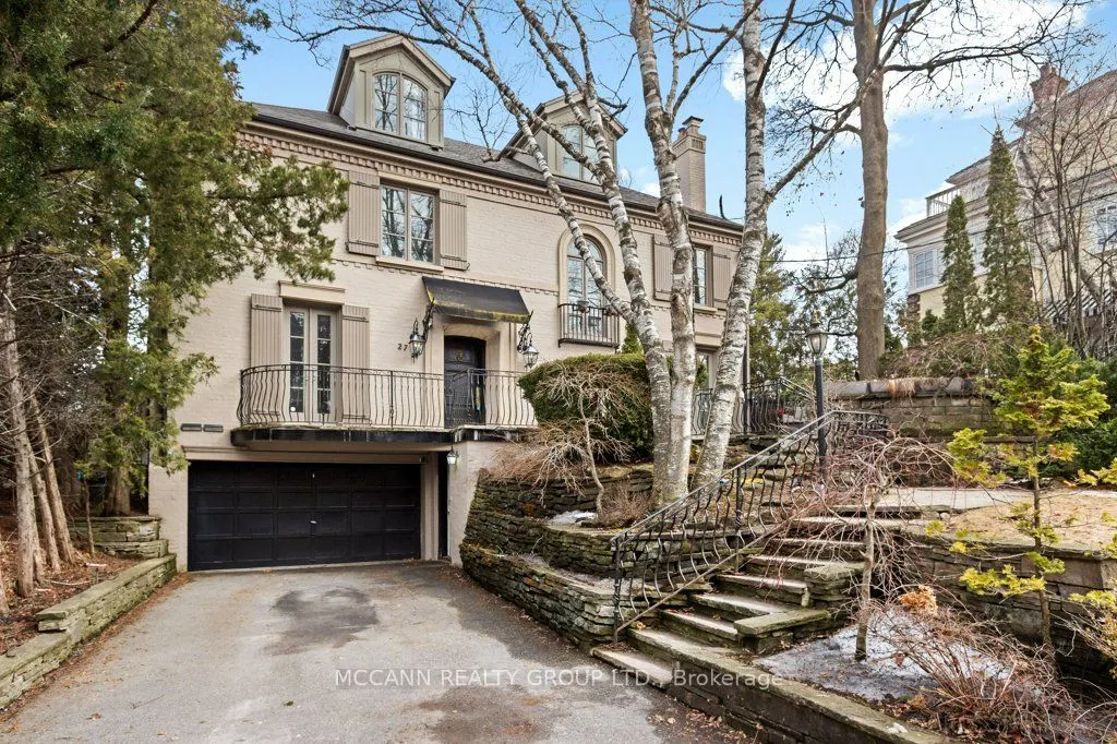 27 Strathgowan Crescent